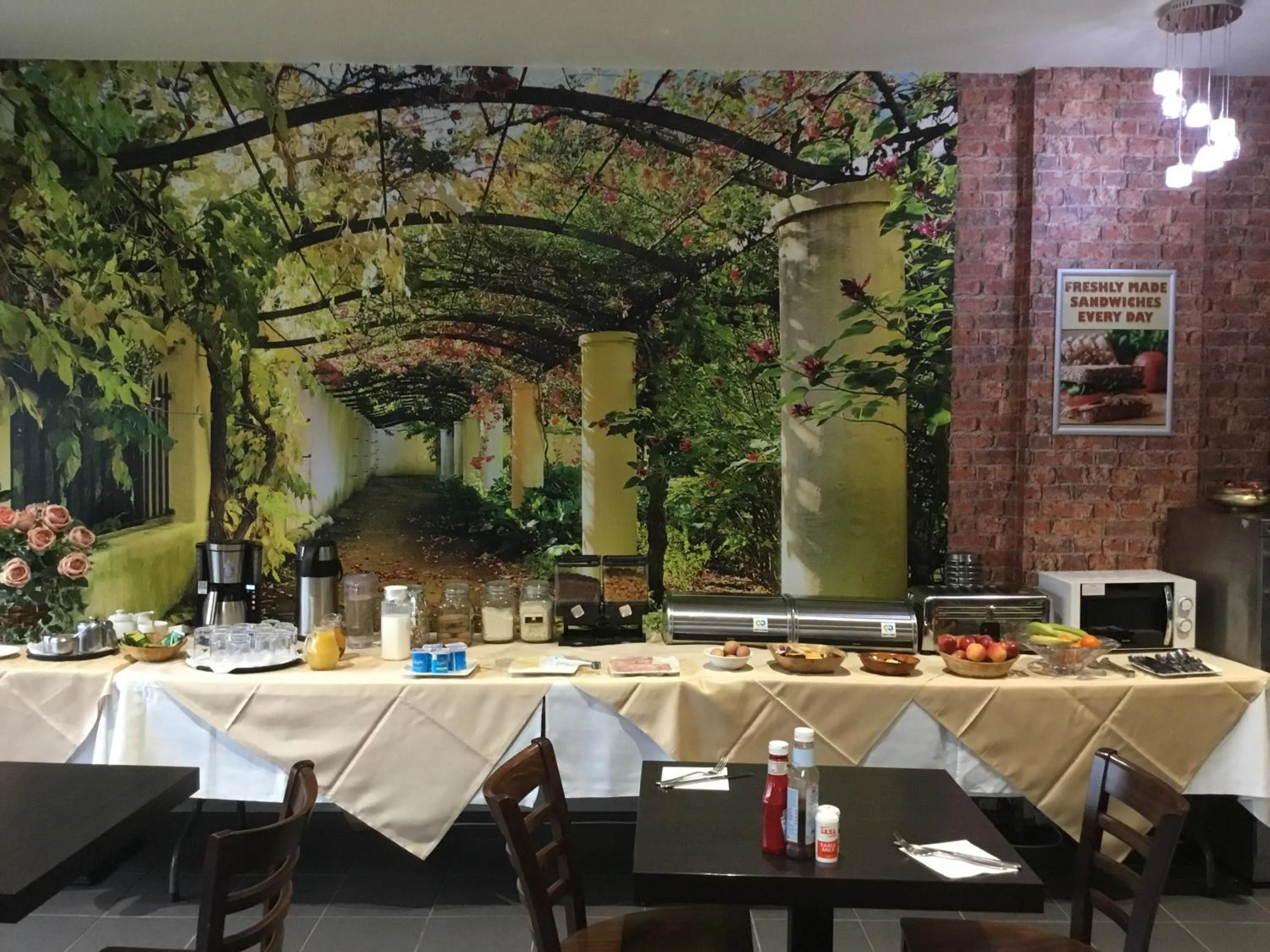 Food and drinks in Star Anglia Hotel City Center by OYO