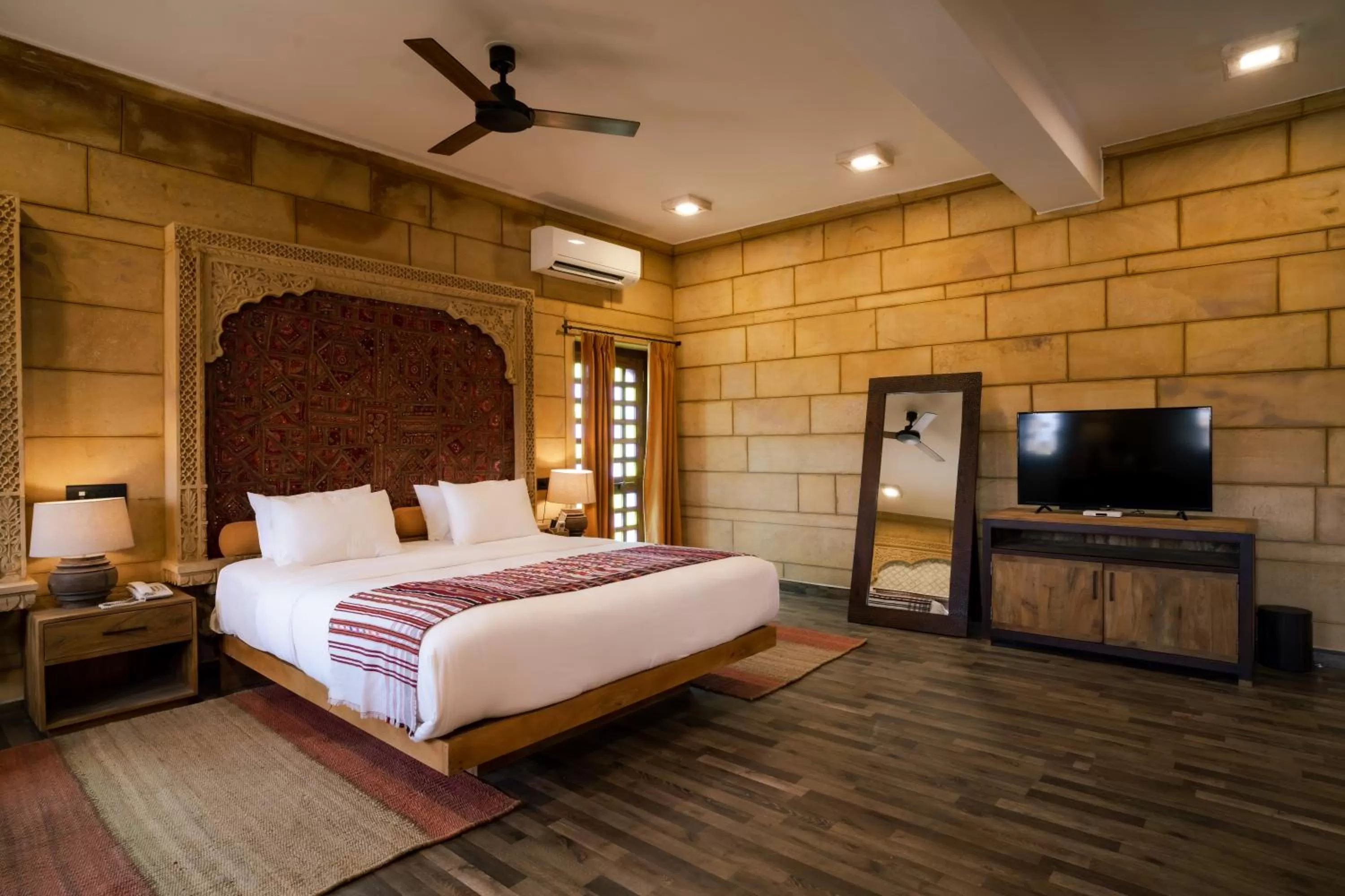 Bed in Hotel Grand Khalifa