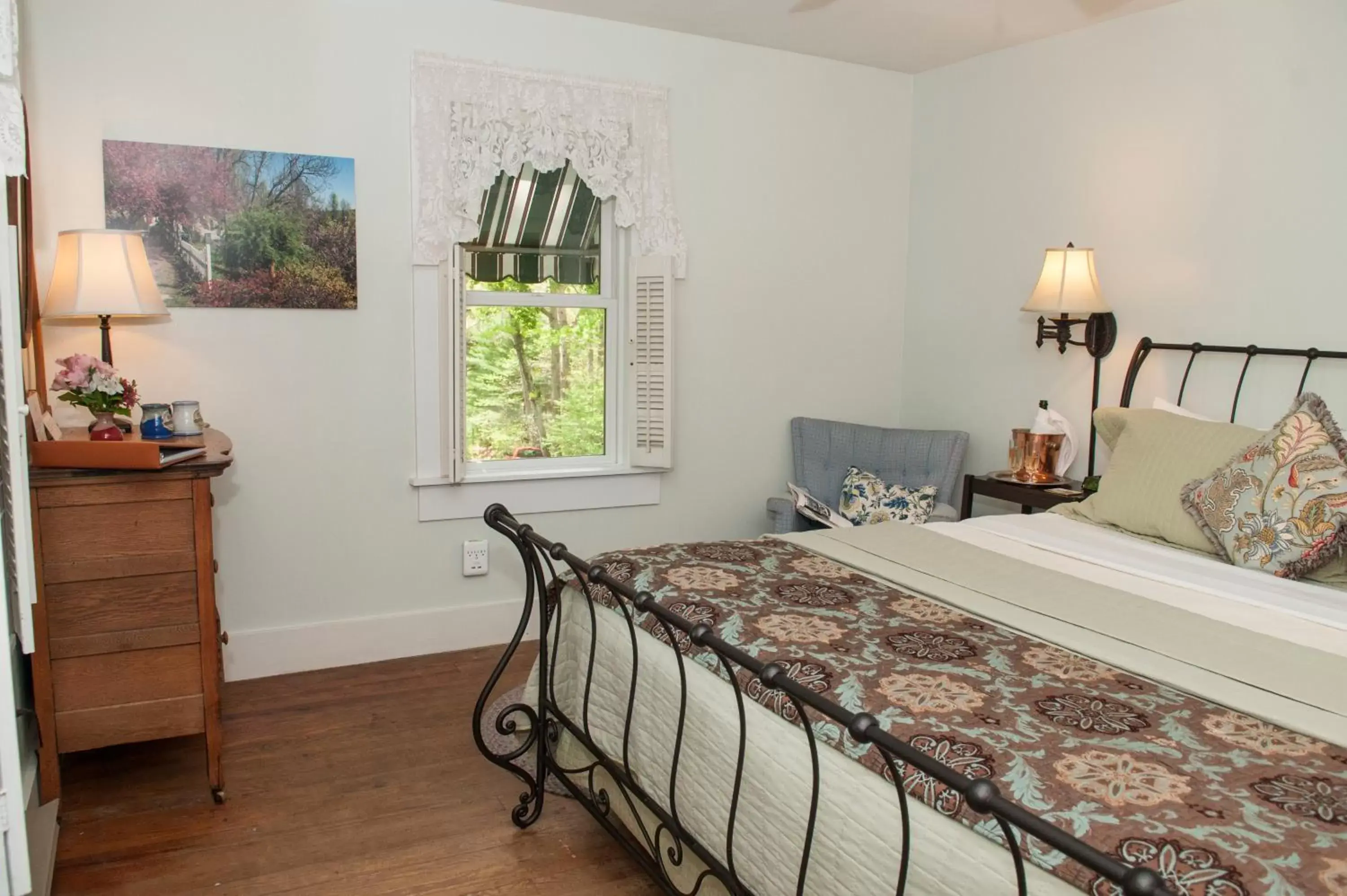 Deluxe King (Room 2) in Orchard Inn Deluxe King (Room 2) in Orchard Inn