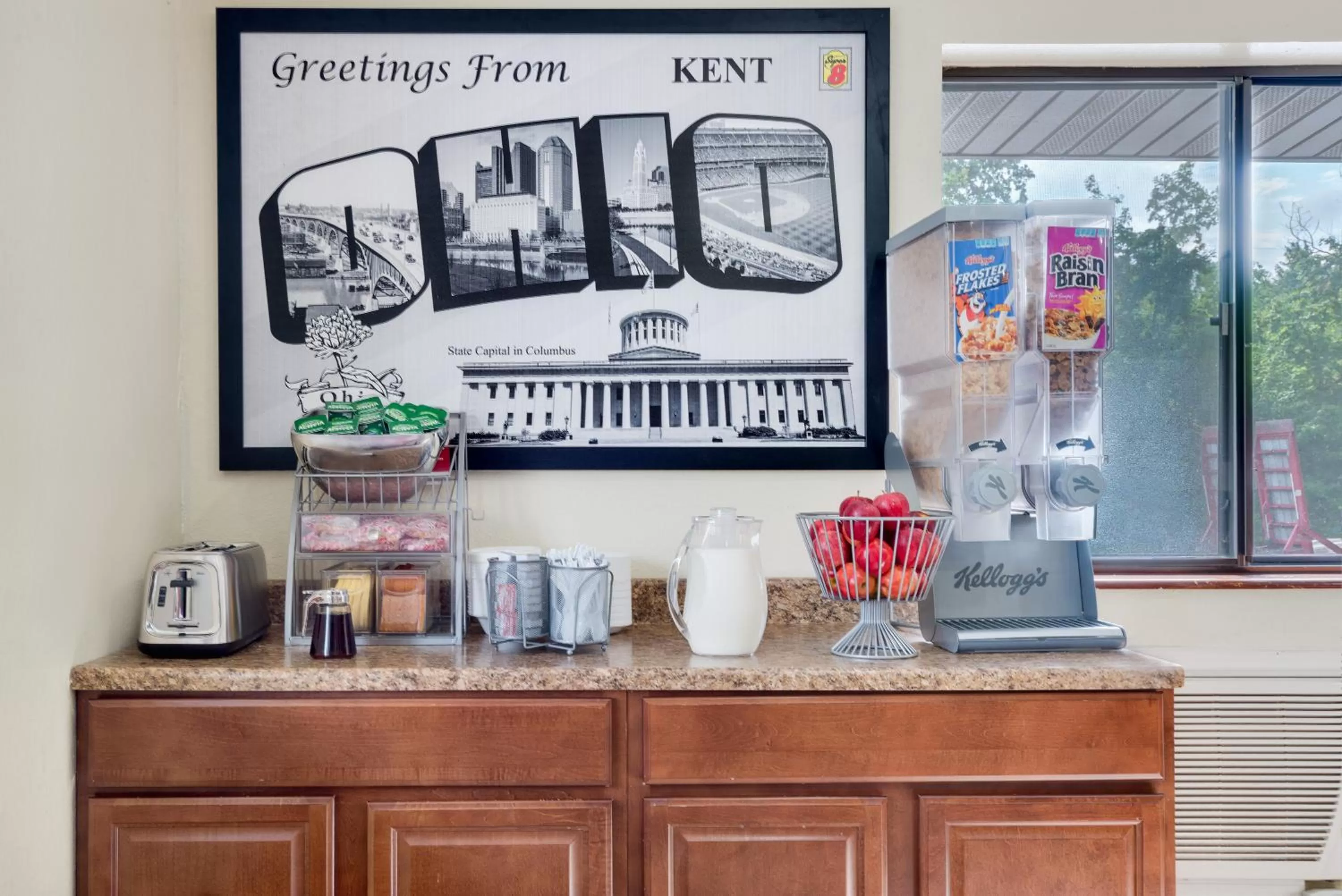 Coffee/tea facilities in Super 8 by Wyndham Kent/Akron Area