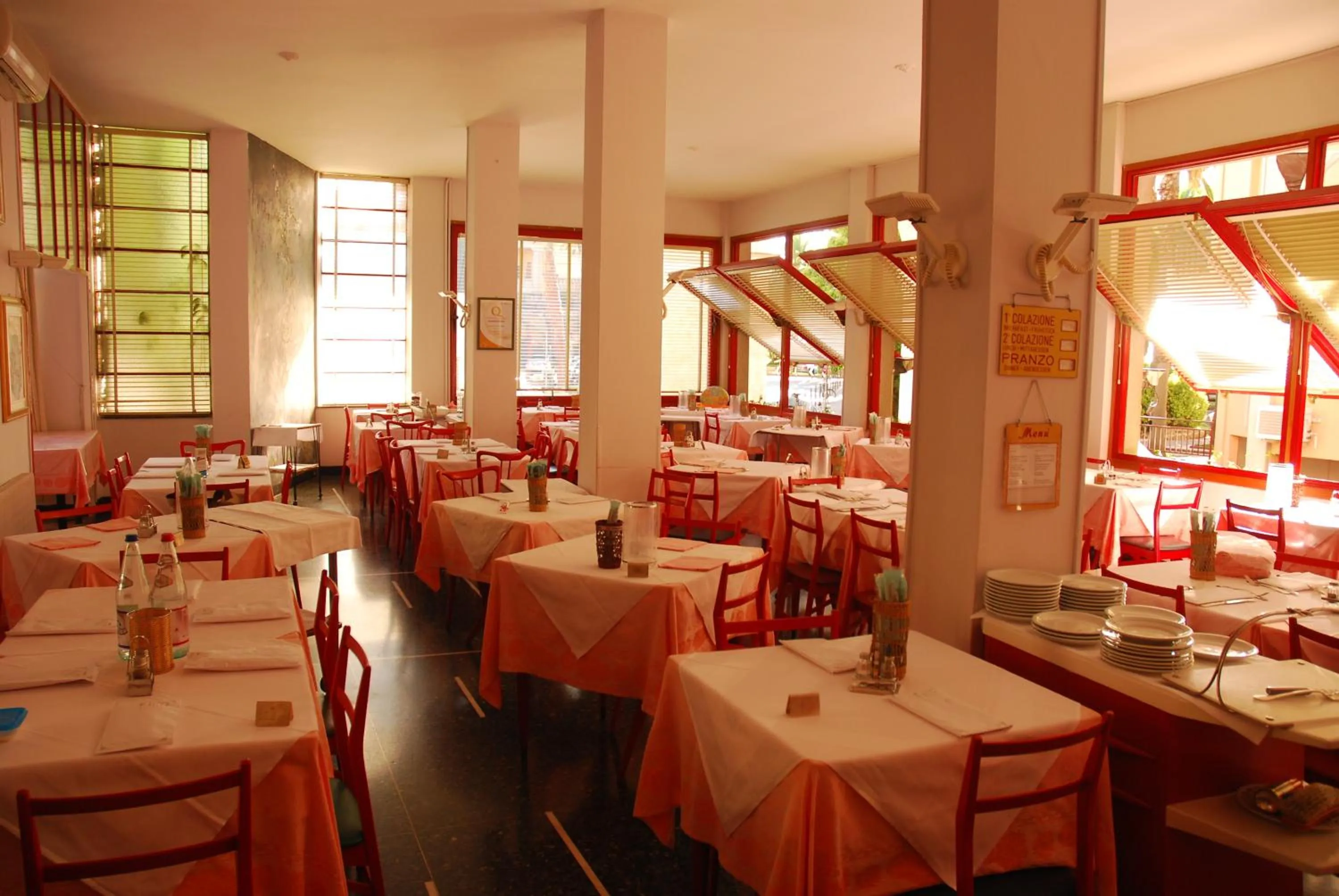 Restaurant/places to eat in Hotel Colibrì