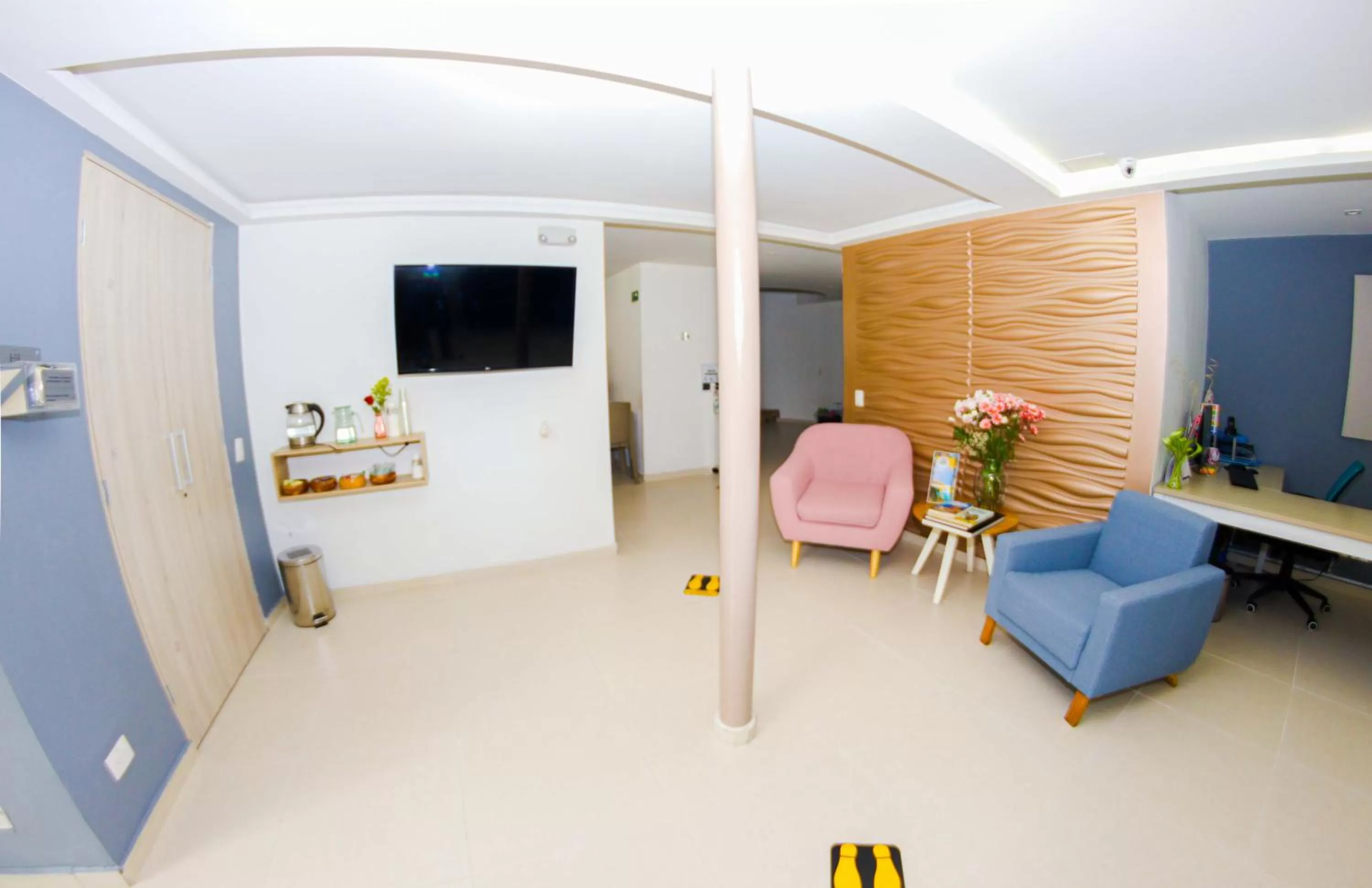 Communal lounge/ TV room in Hotel Boutique Laureles Medellin (HBL)