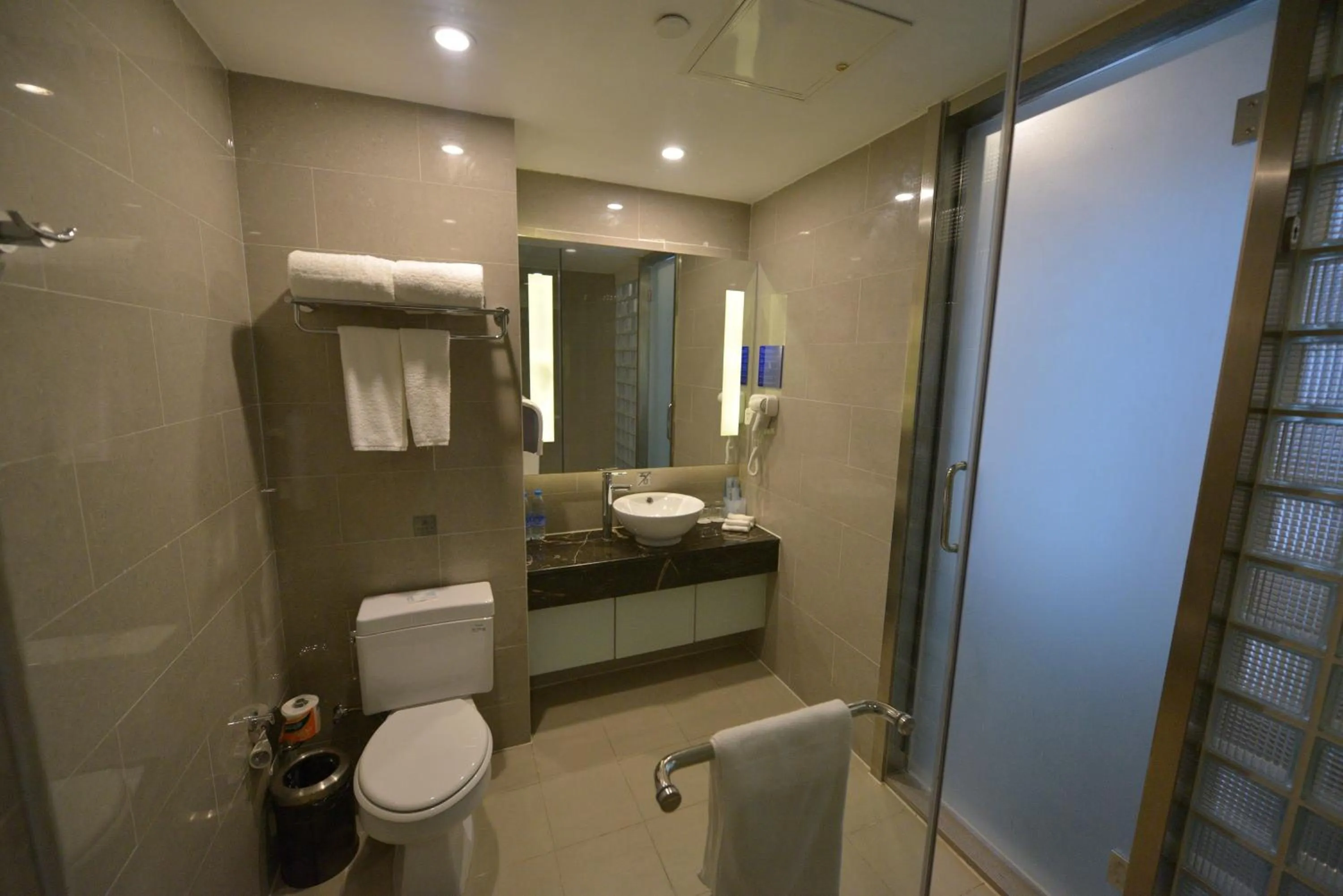 Toilet in Holiday Inn Express Weihai Hi-Tech Zone by IHG
