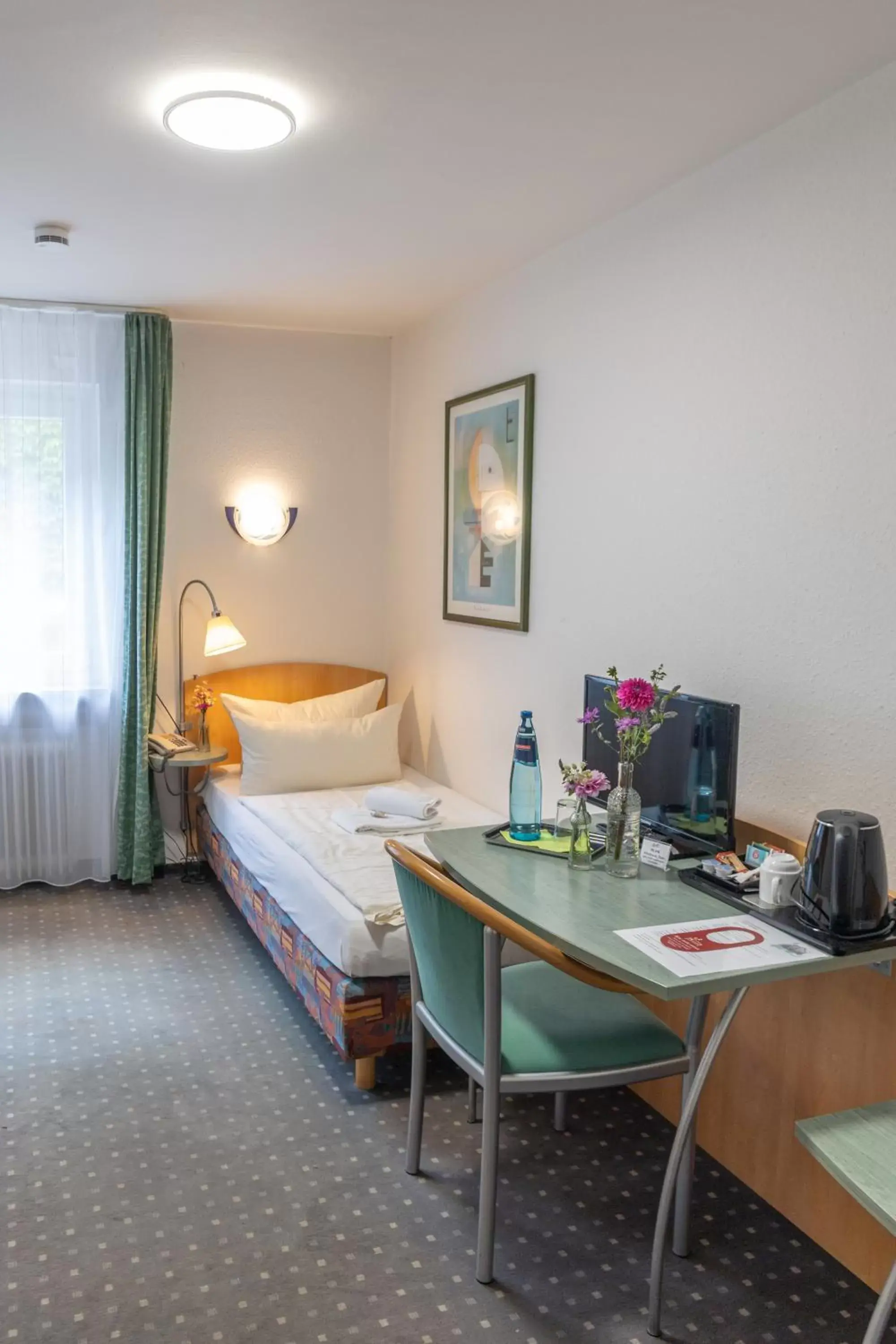 Single Room with Shared Bathroom in Alleehaus Single Room with Shared Bathroom in Alleehaus