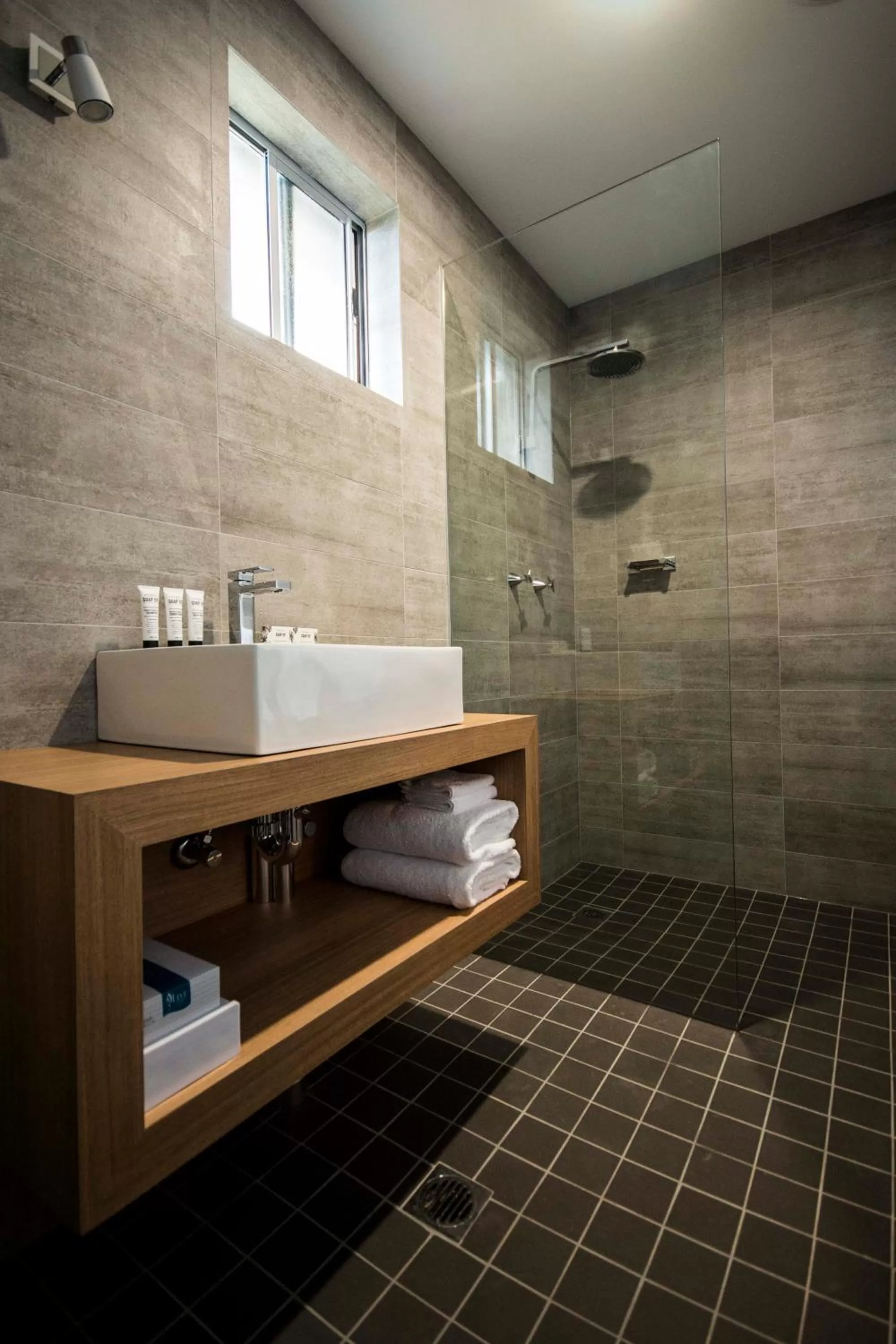 Bathroom in Quays Hotel