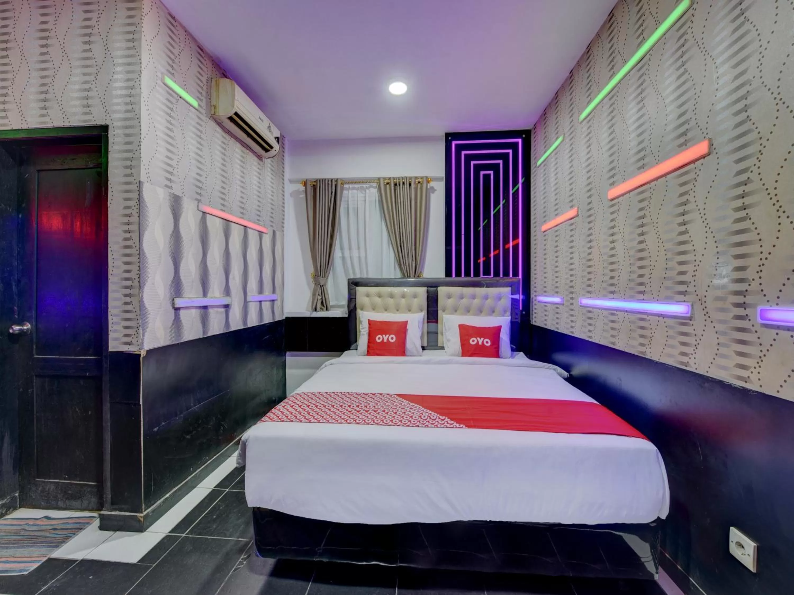 Deluxe Double Room in SUPER OYO 4010 Zaara Guest House Syariah