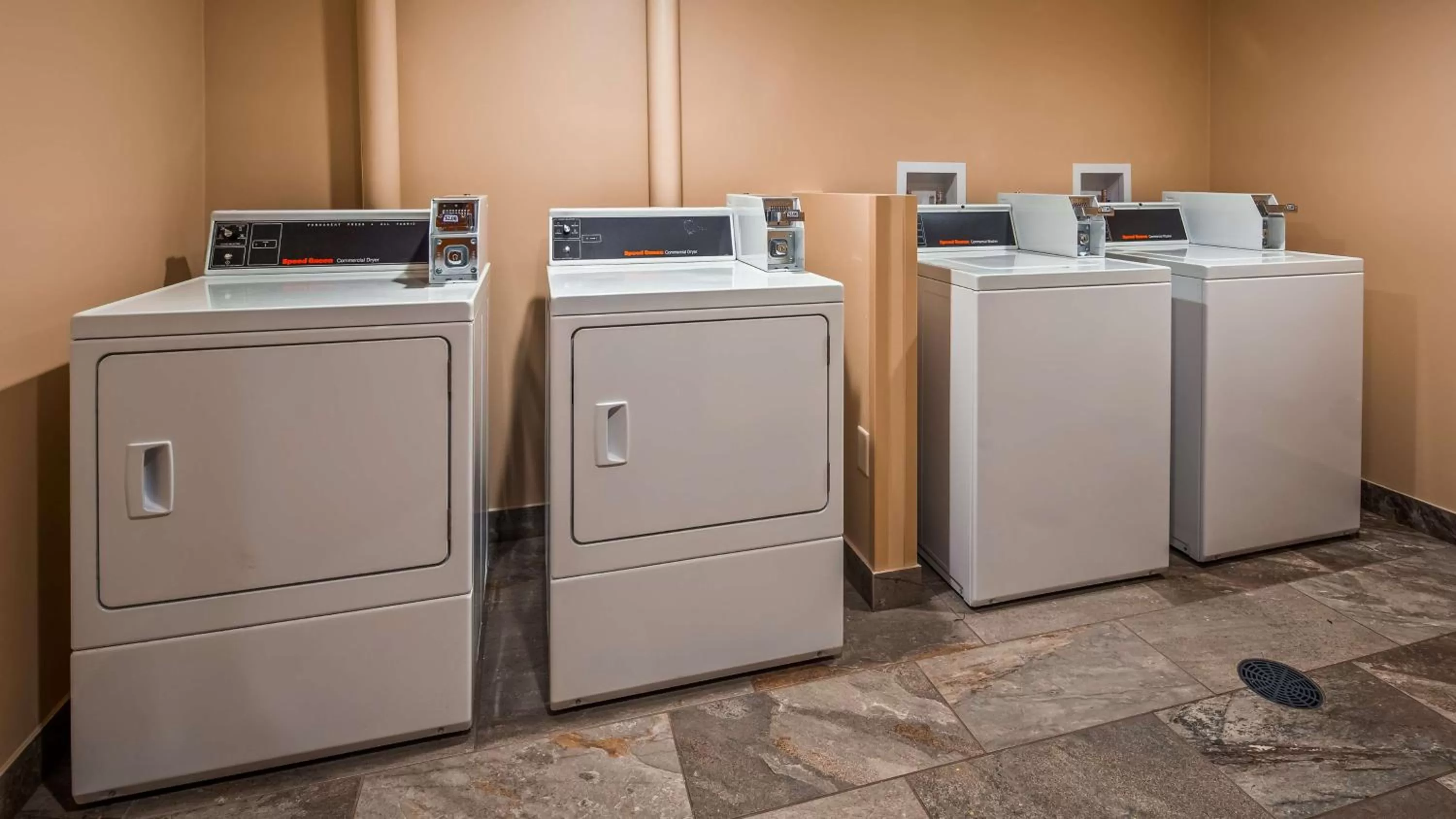 laundry in Best Western Warren Hotel