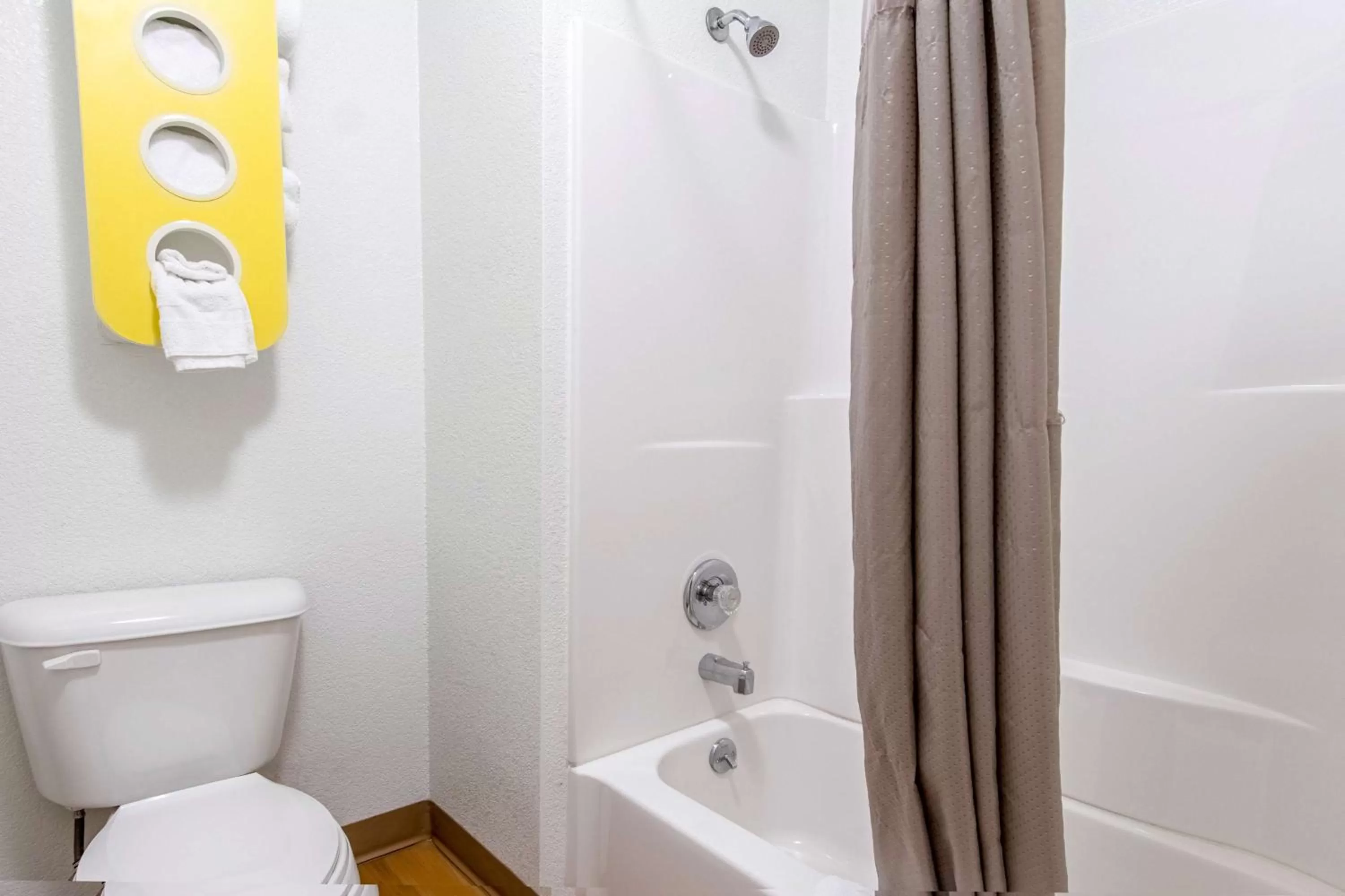 Shower in Motel 6 Bakersfield