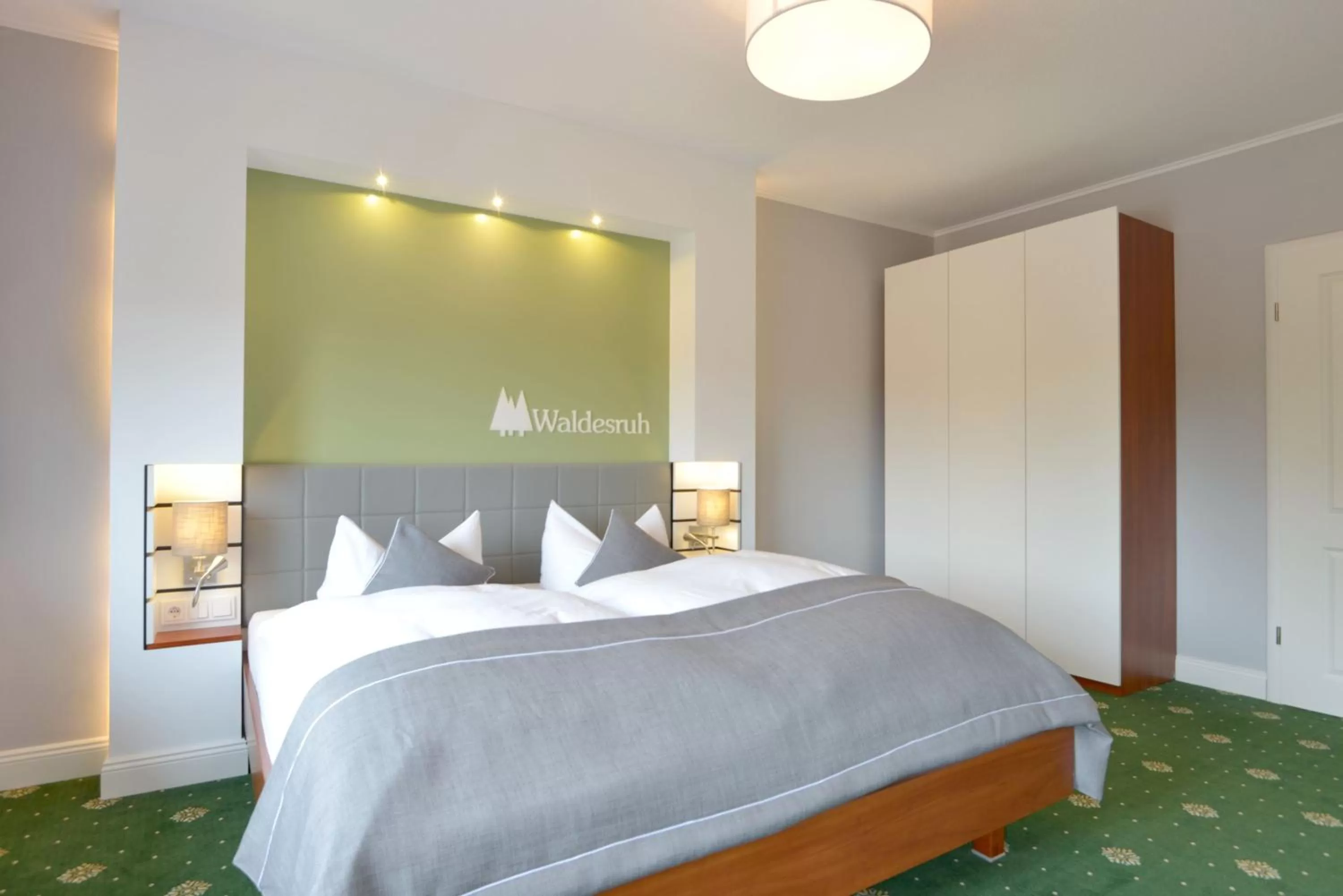 Property building, Bed in Hotel Restaurant Waldesruh