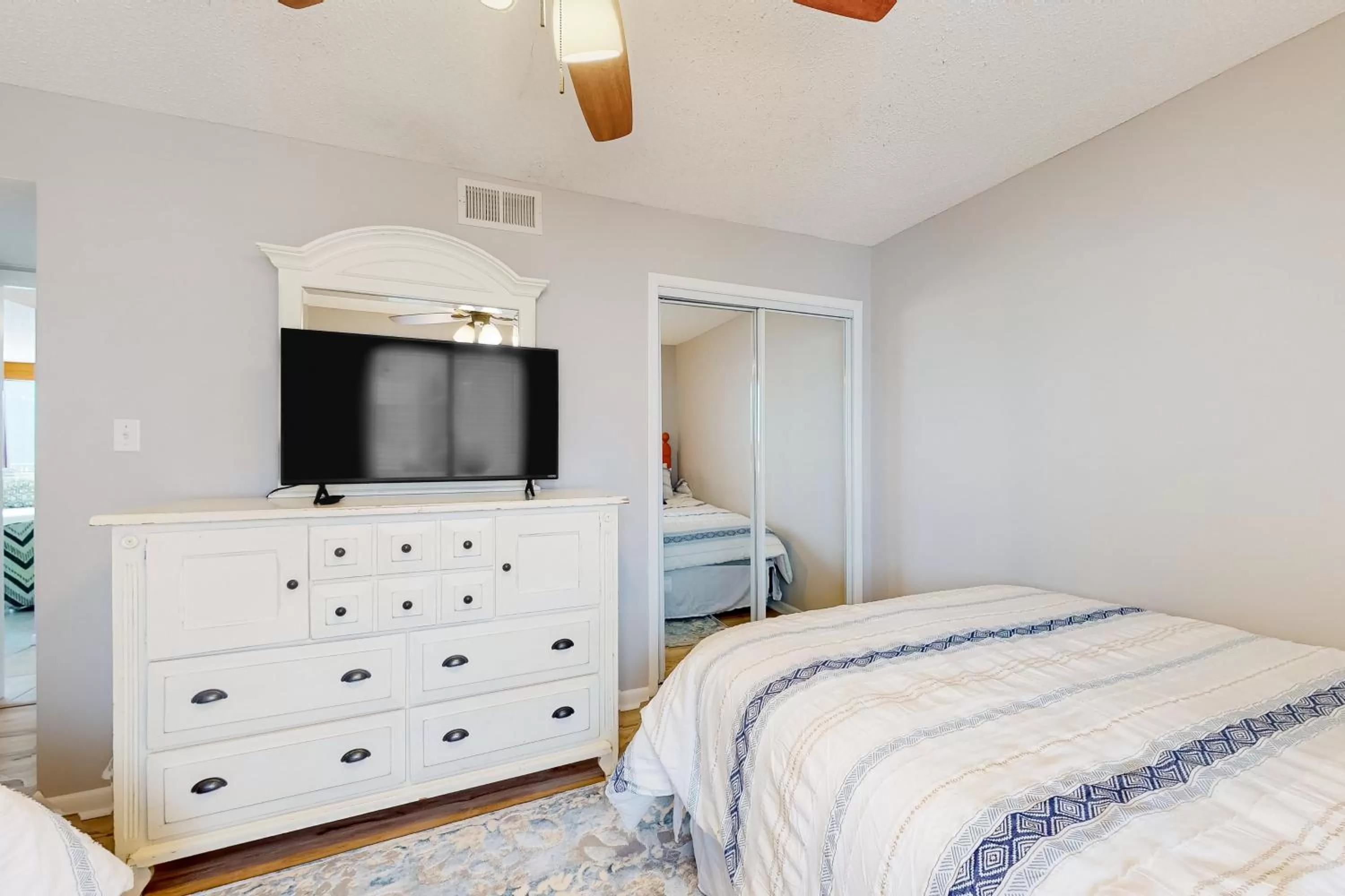 TV/Entertainment Center in Whaler 5B