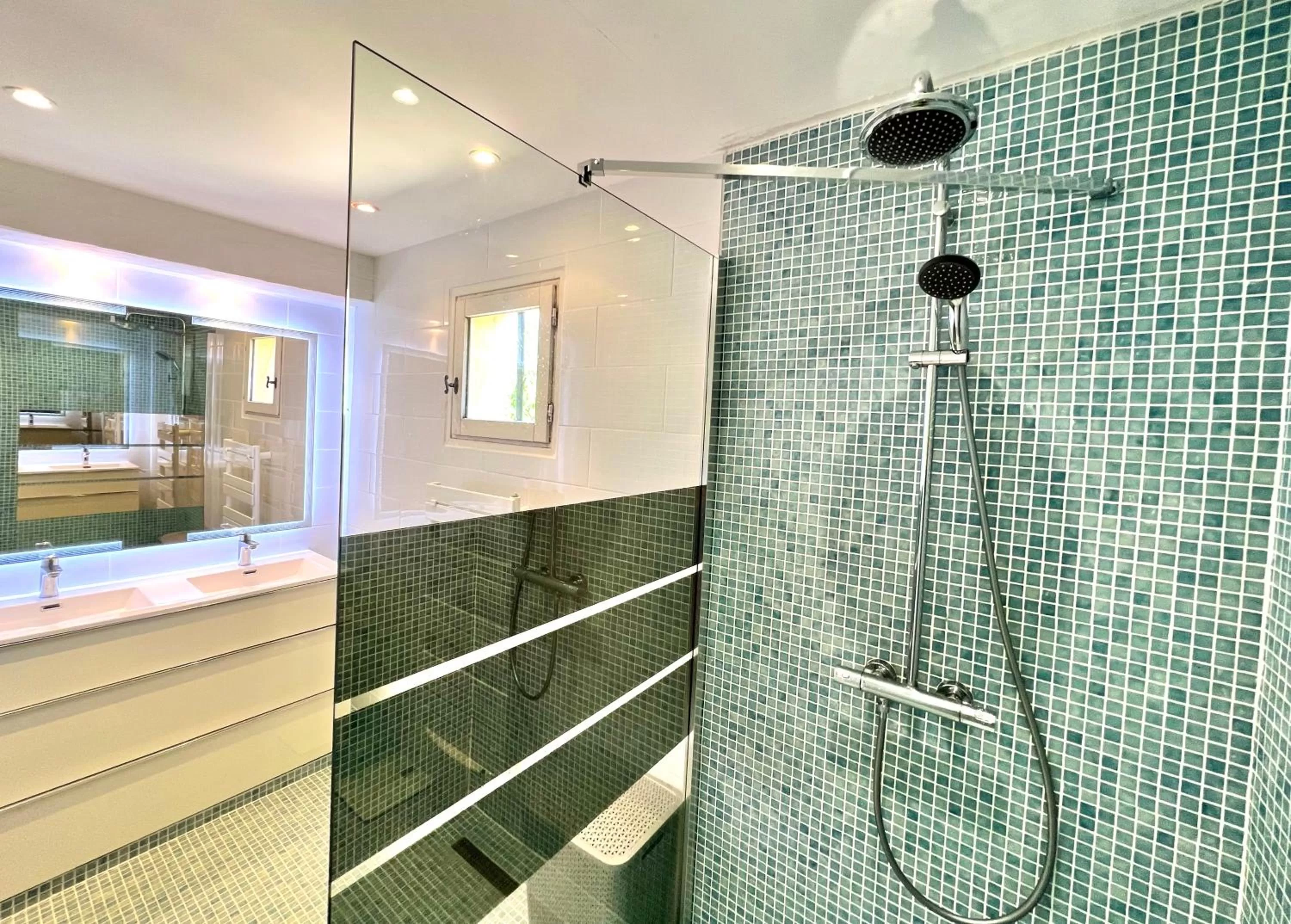 Shower, Bathroom in Villa La Source 83 - room close to St Tropez