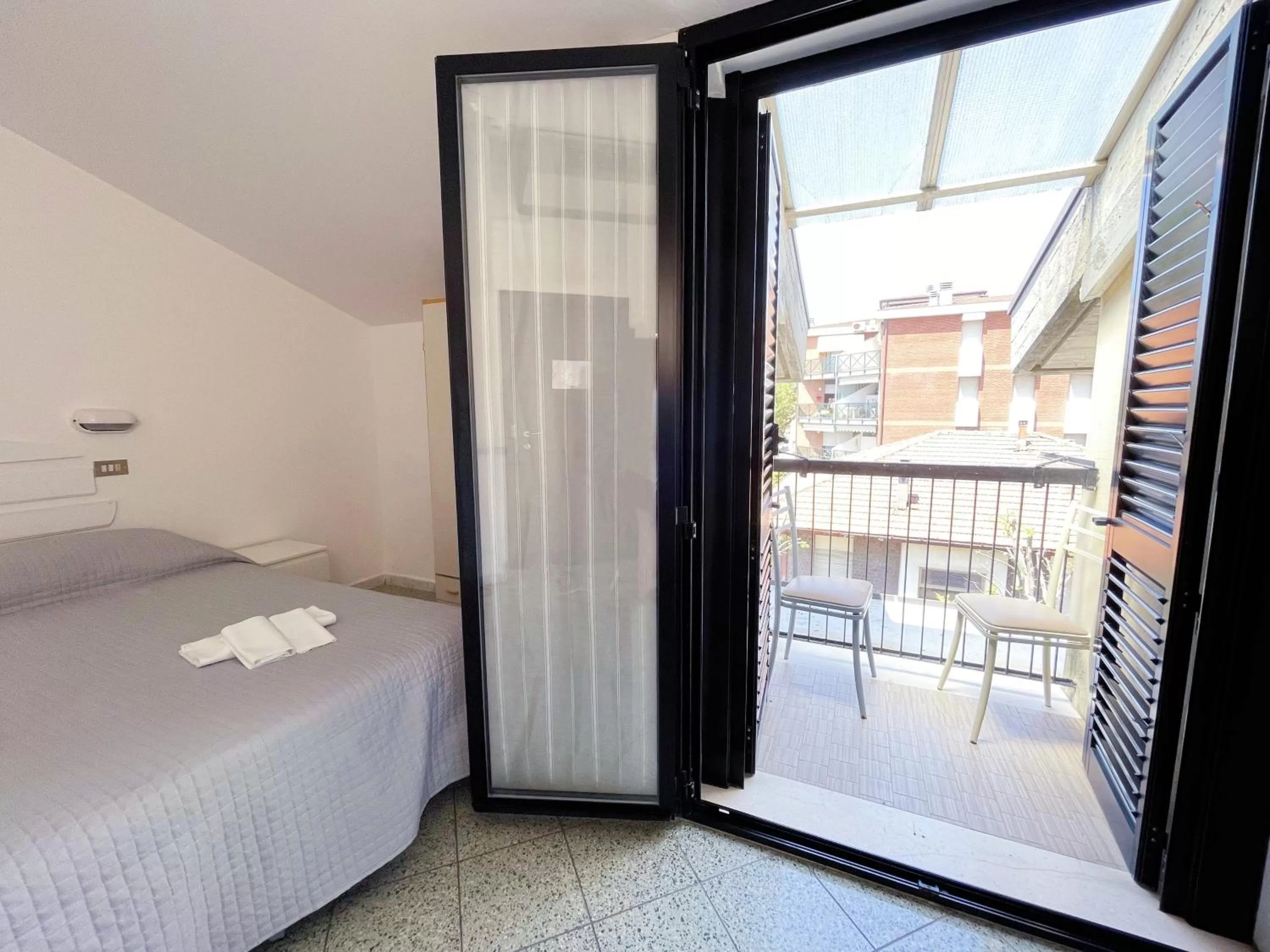 Balcony/Terrace, Bed in HOTEL ABAY