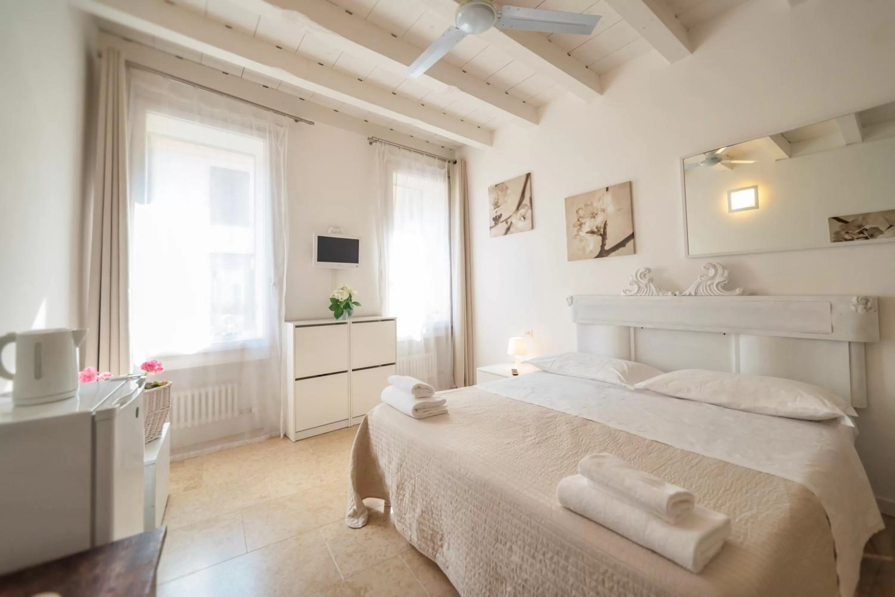 Bedroom, Bed in Academia Residence