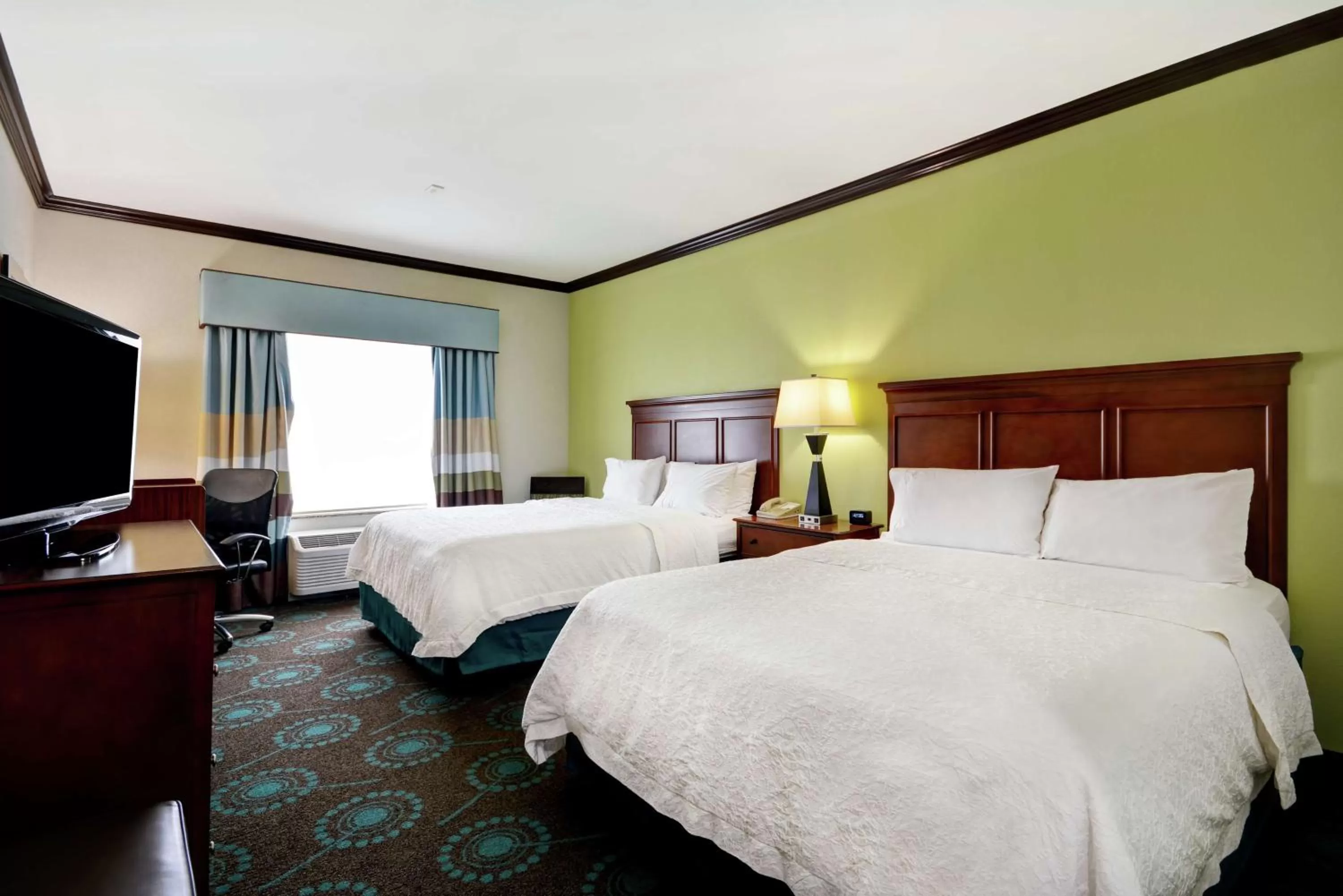Queen Room with Two Queen Beds with Bath Tub - Hearing Access/Non-Smoking in Hampton Inn & Suites San Antonio/Northeast I-35