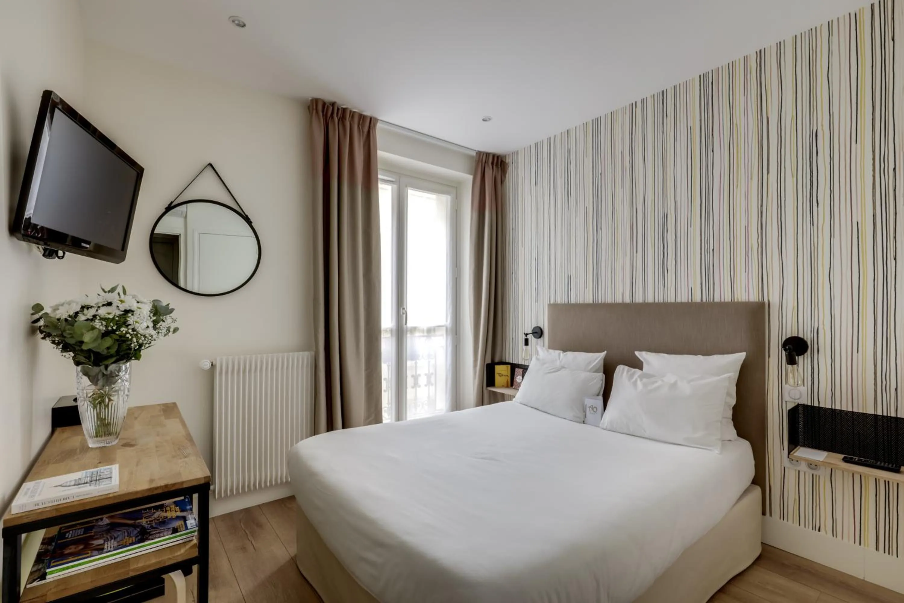 Bed in Hôtel Alexandrine Opera