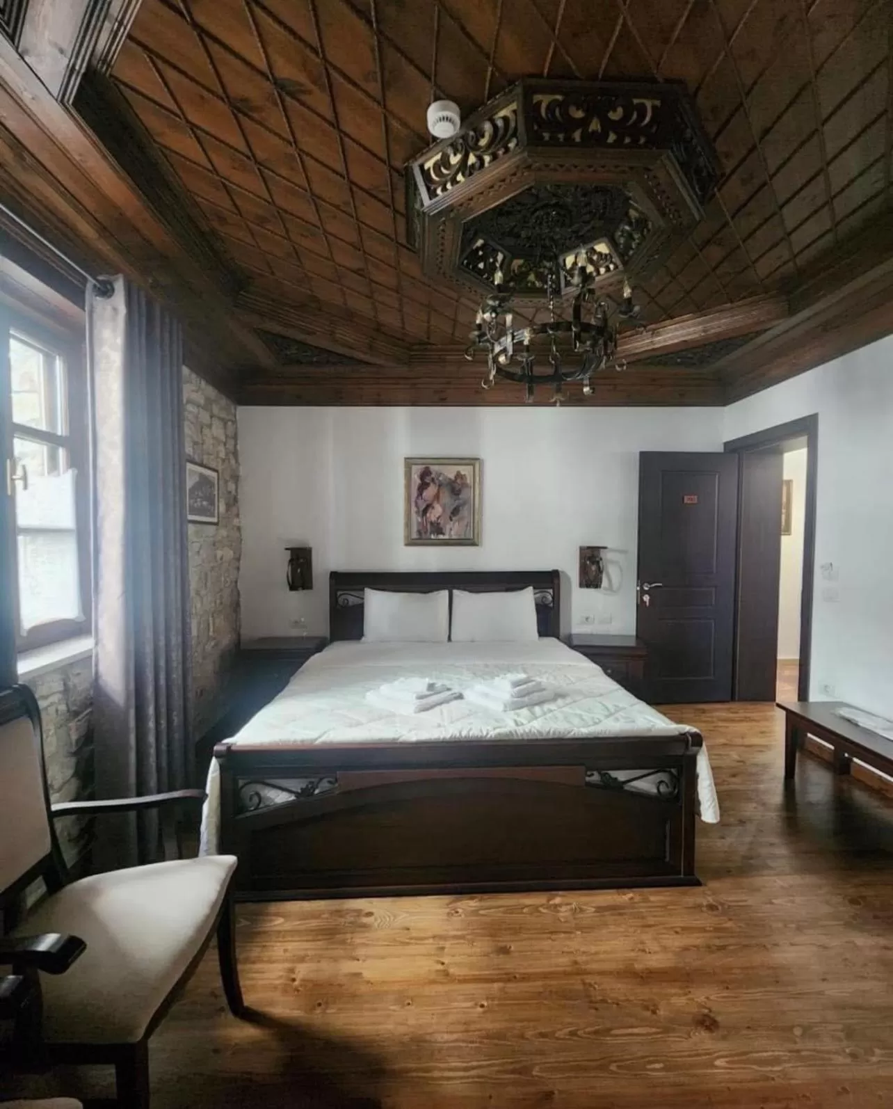 Bed in White House Berat