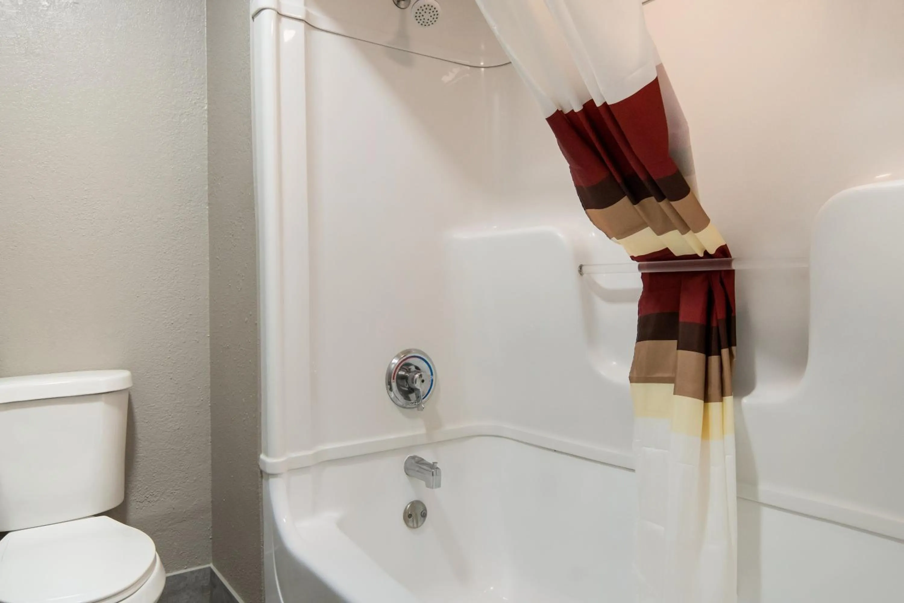 Bathroom in Red Roof Inn Fort Worth South