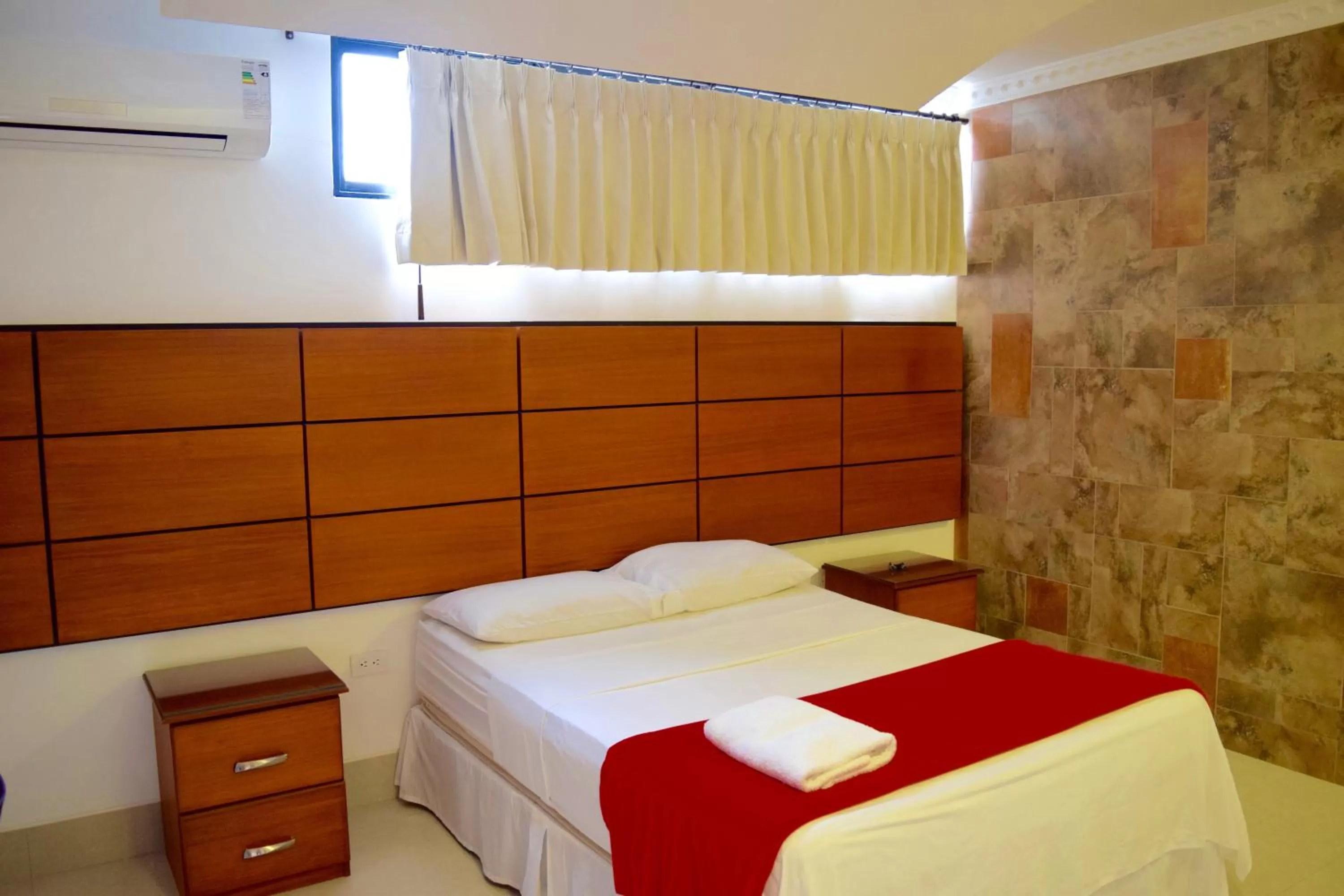 Photo of the whole room, Bed in Hotel Apart Guayaquil Aeropuerto