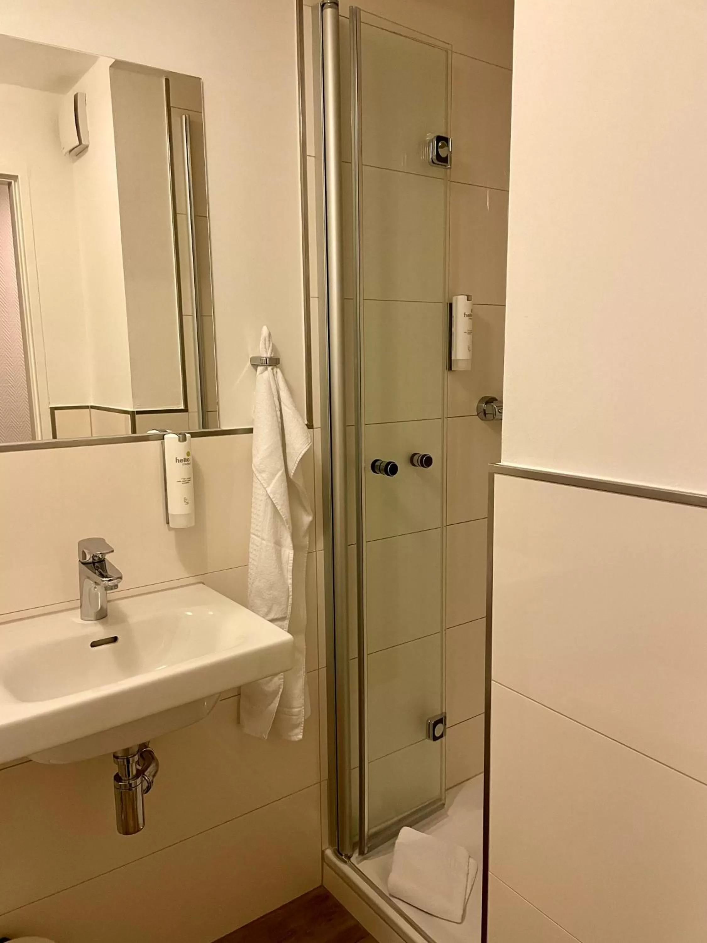 Bathroom in Gasthof Scharfe Kurve