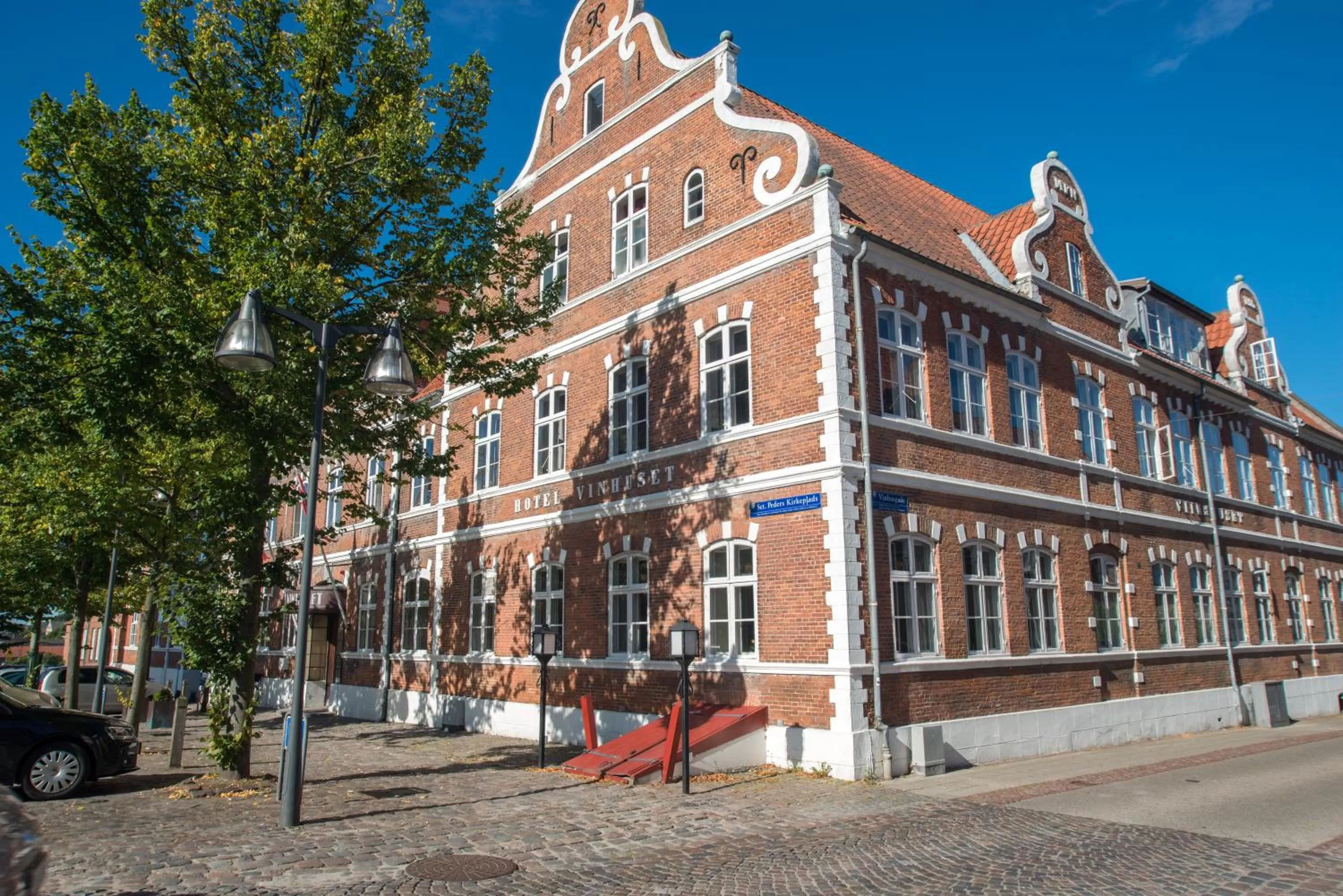 Property building in Hotel Vinhuset