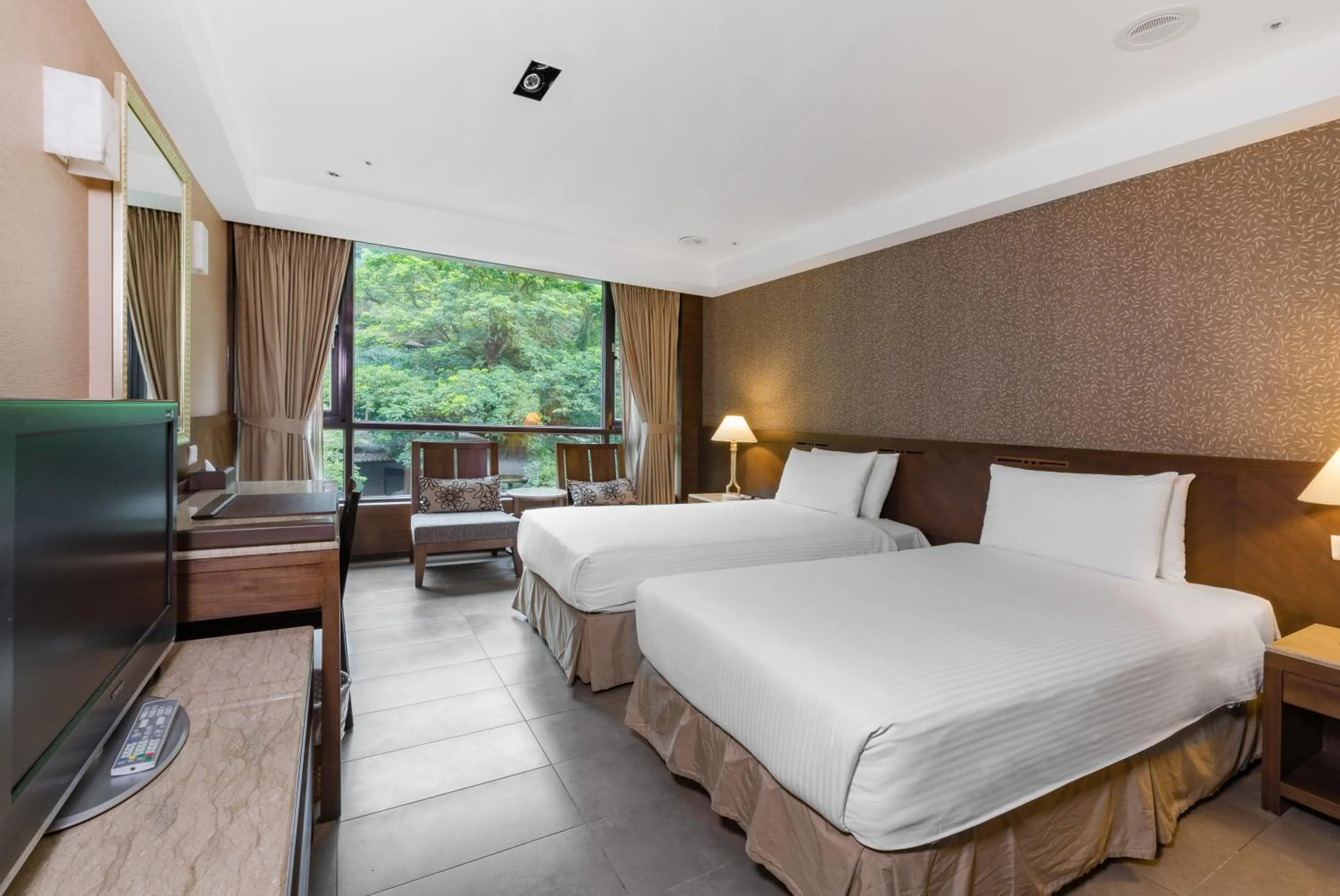 Photo of the whole room, Bed in Great Roots Forestry Spa Resort