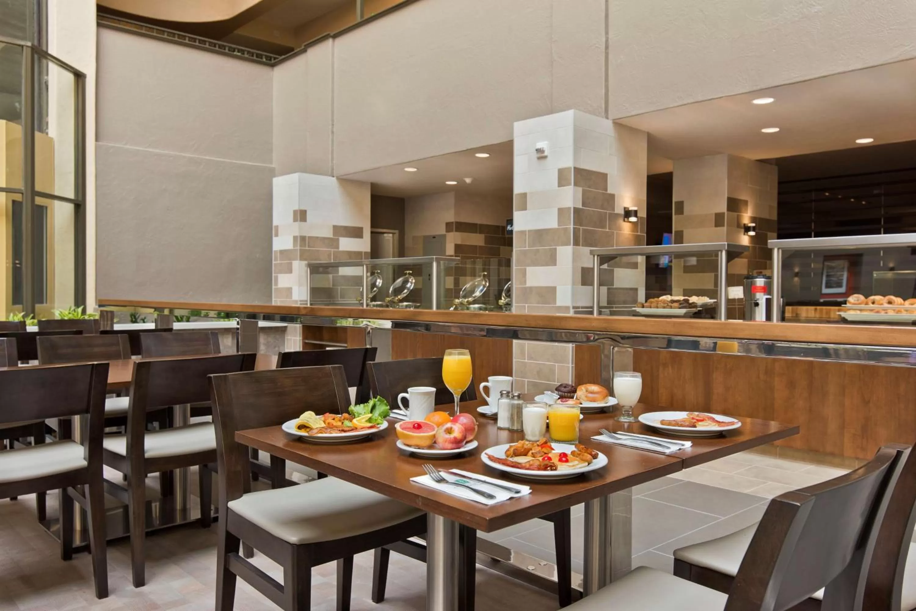 Breakfast in Embassy Suites by Hilton Los Angeles Downey