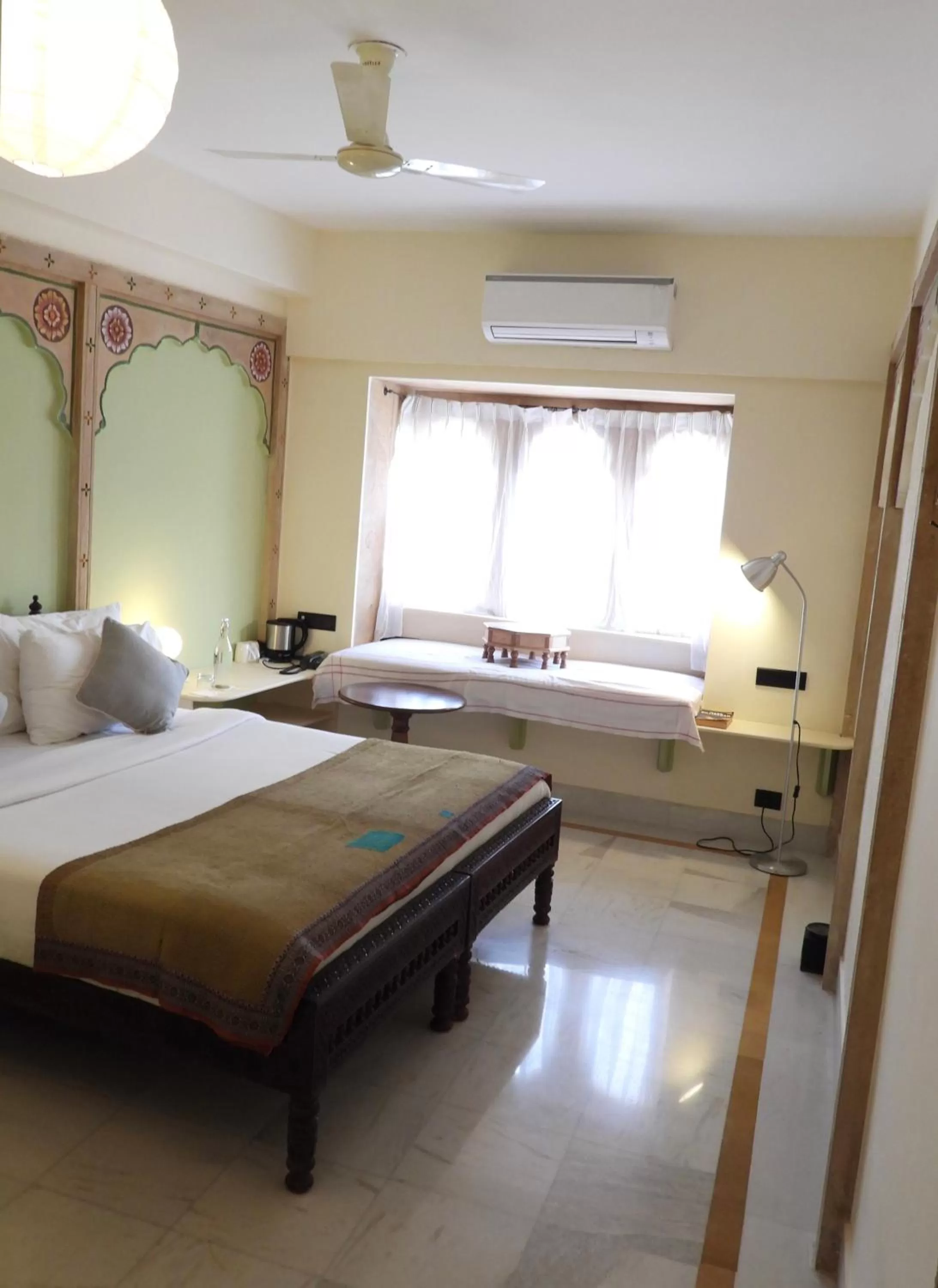 Coffee/tea facilities, Bed in The Stepwell Hotel