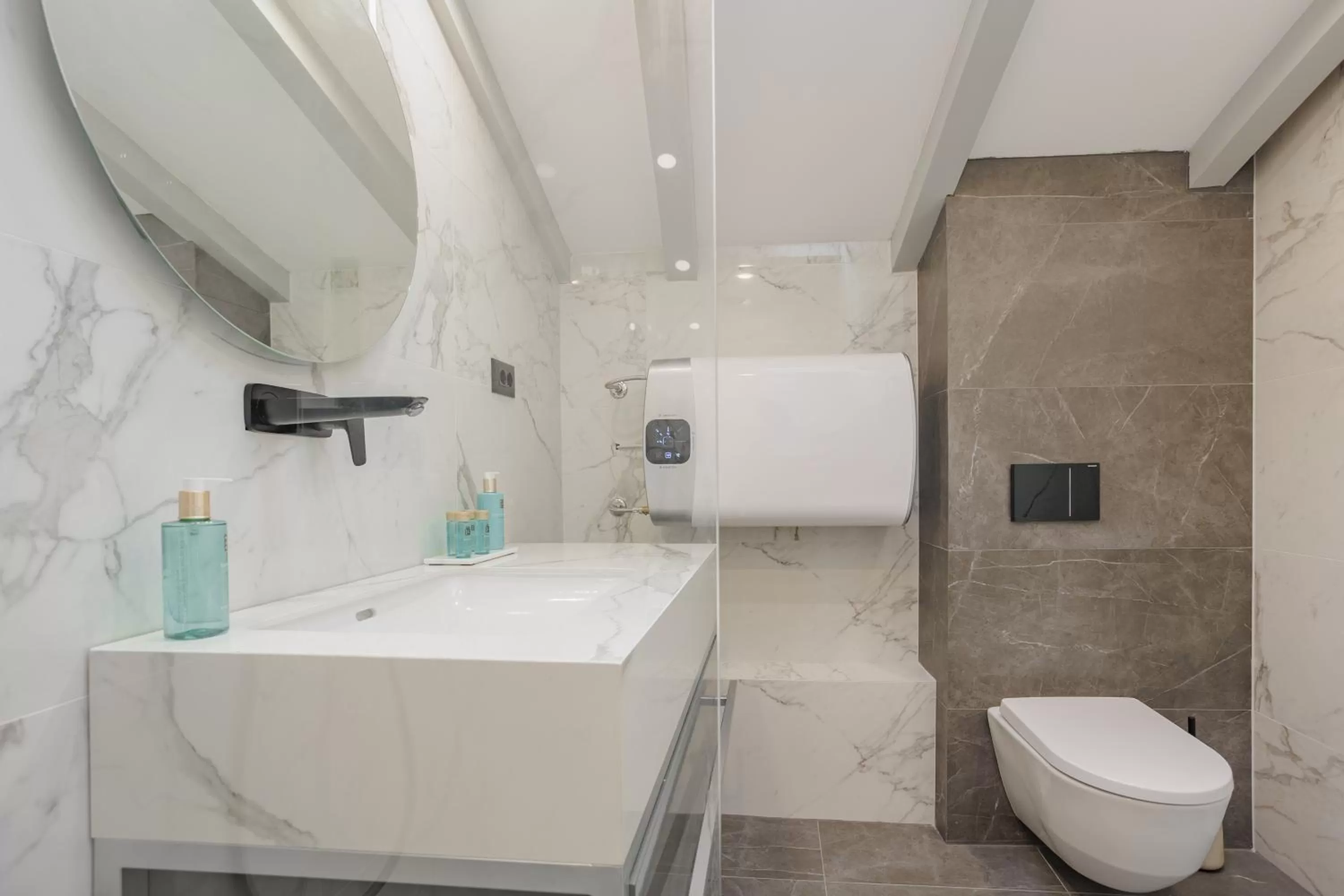 Toilet in Heritage Rooms Split Olympic Dream