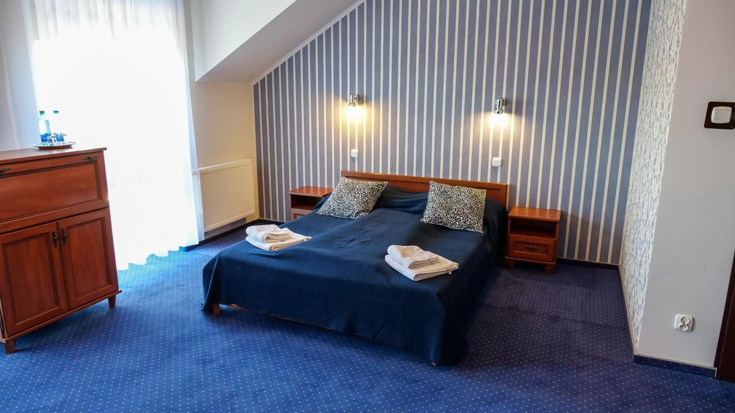 Shower, Bed in Hotel Duet