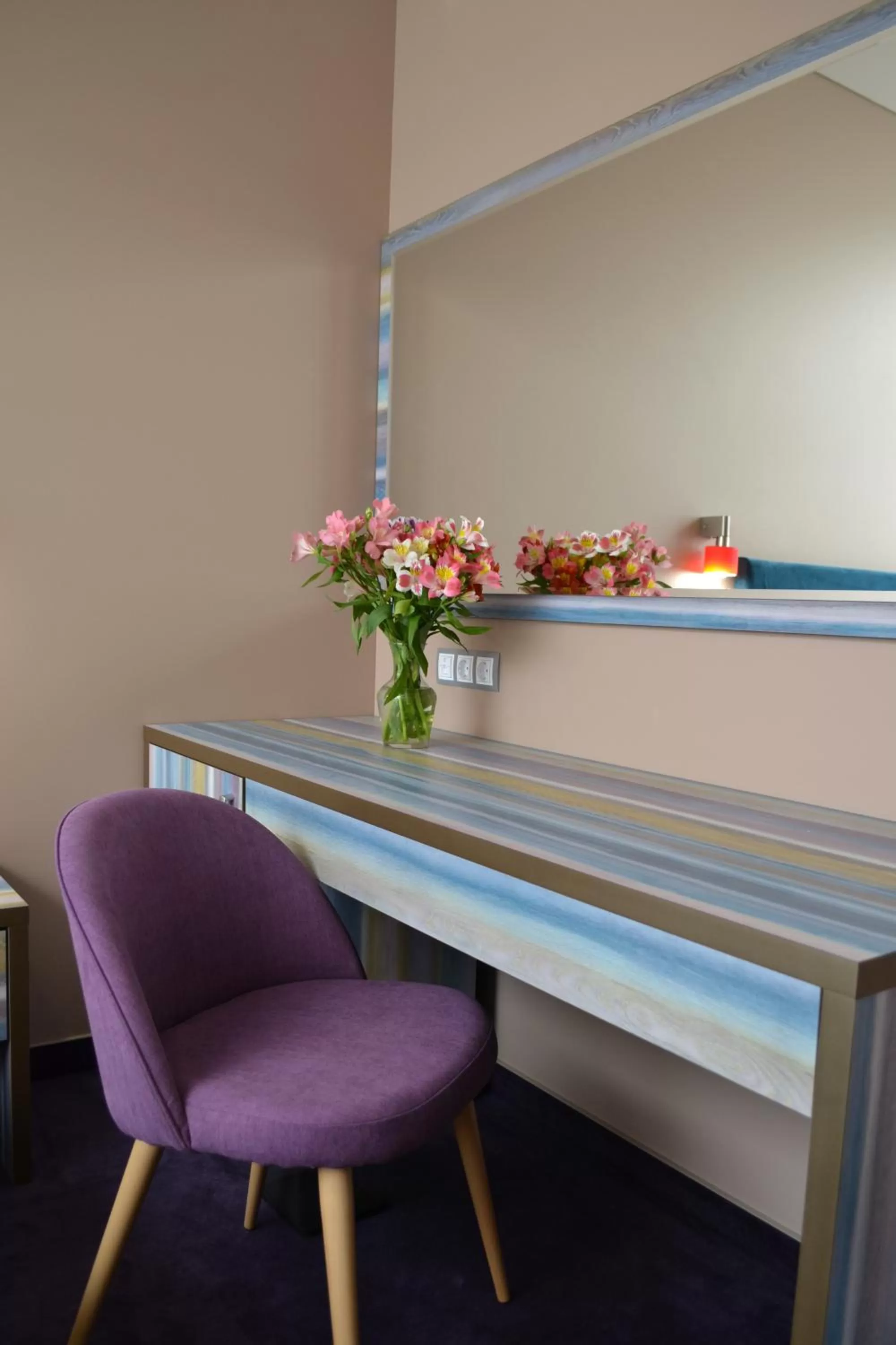 Decorative detail in Horizon Hotel