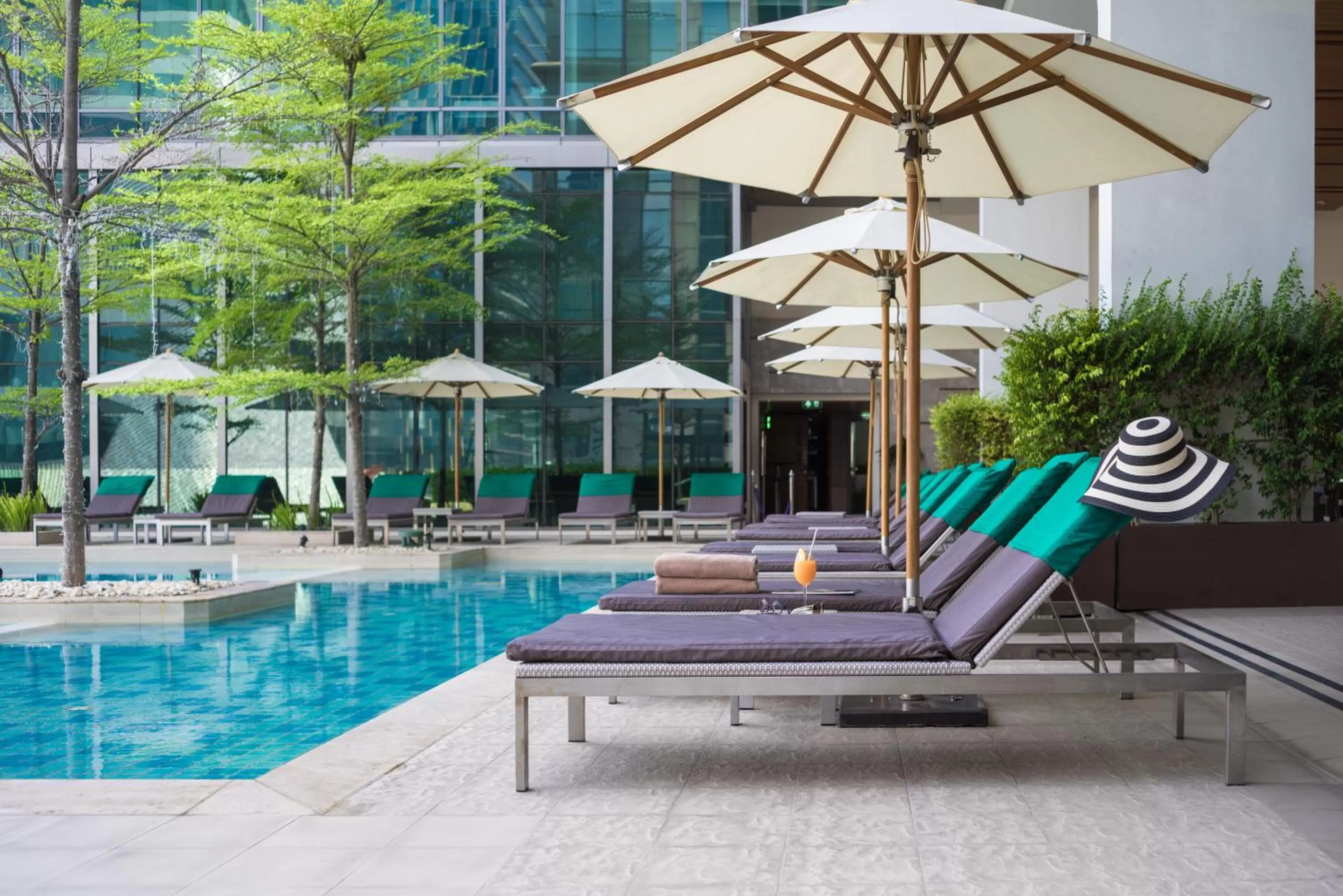Swimming pool in Sivatel Bangkok Hotel