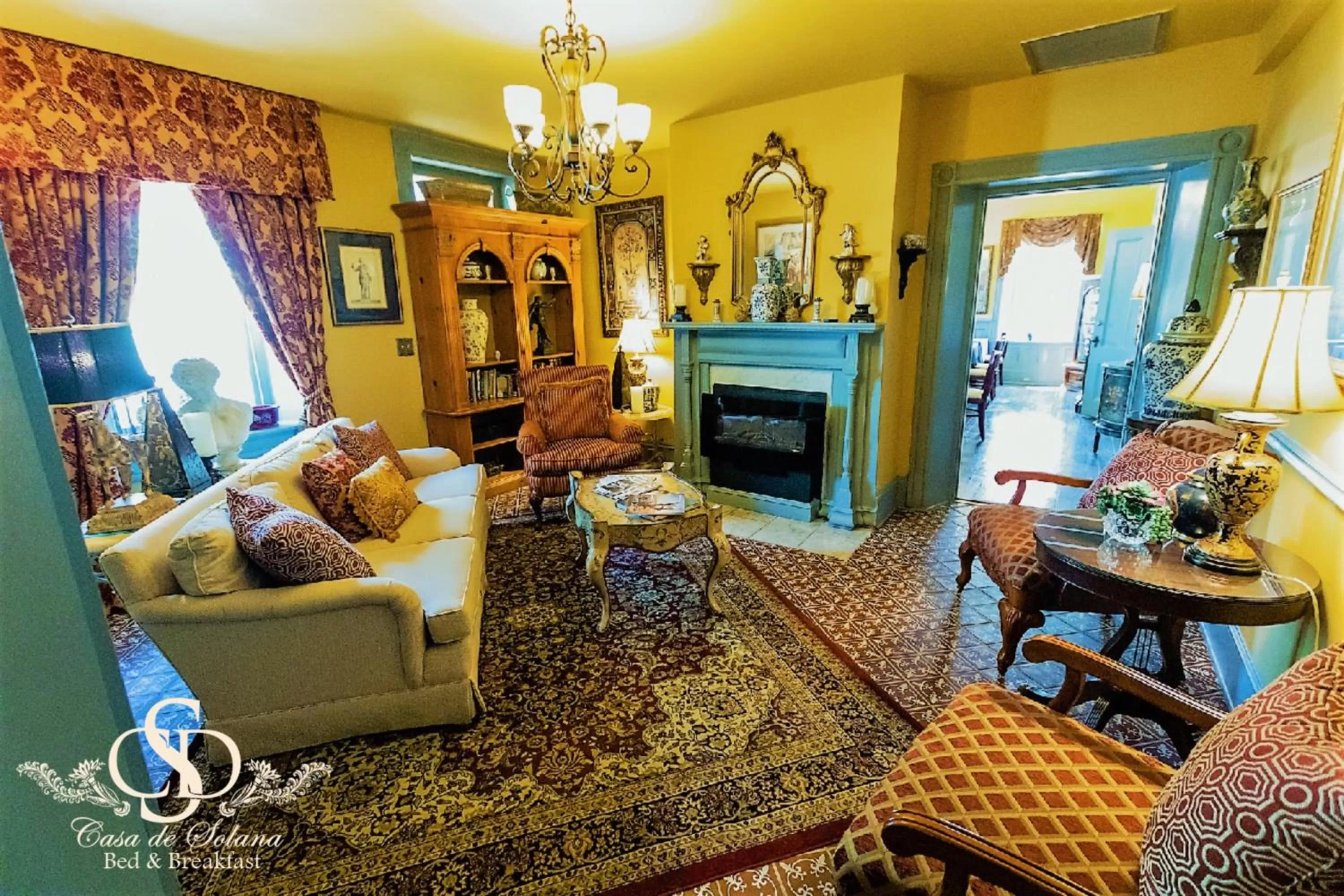 Seating Area in Casa De Solana & Victorian House Bed and Breakfast