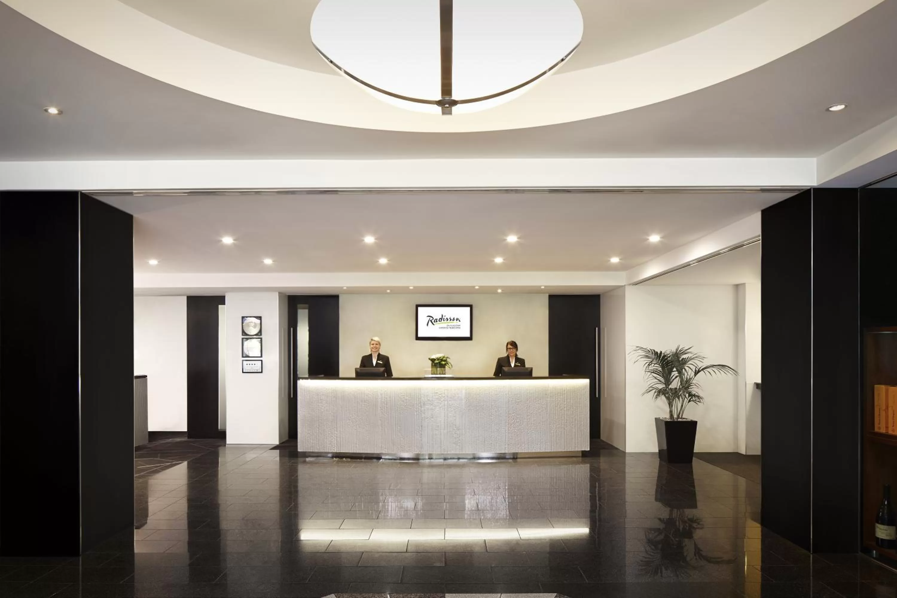 Lobby or reception in Radisson On Flagstaff Gardens Melbourne