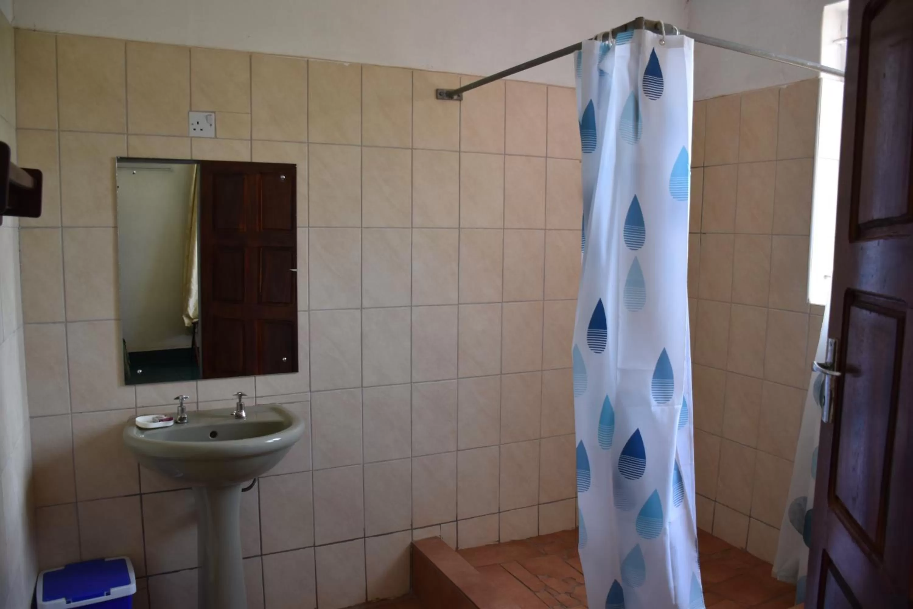 Shower, Bathroom in Tabonina Bis