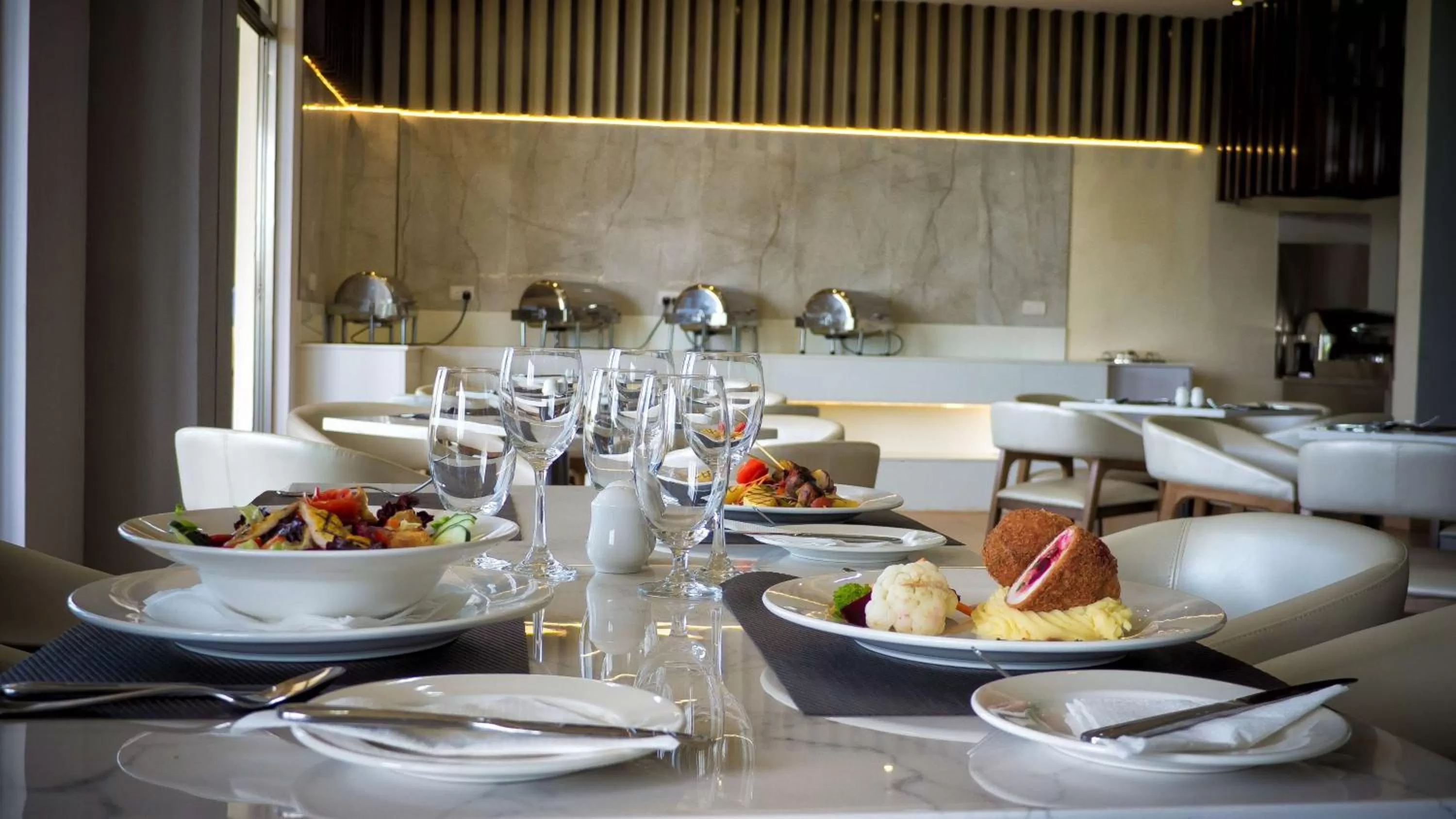 Restaurant/places to eat in Fairways Hotel Kisumu