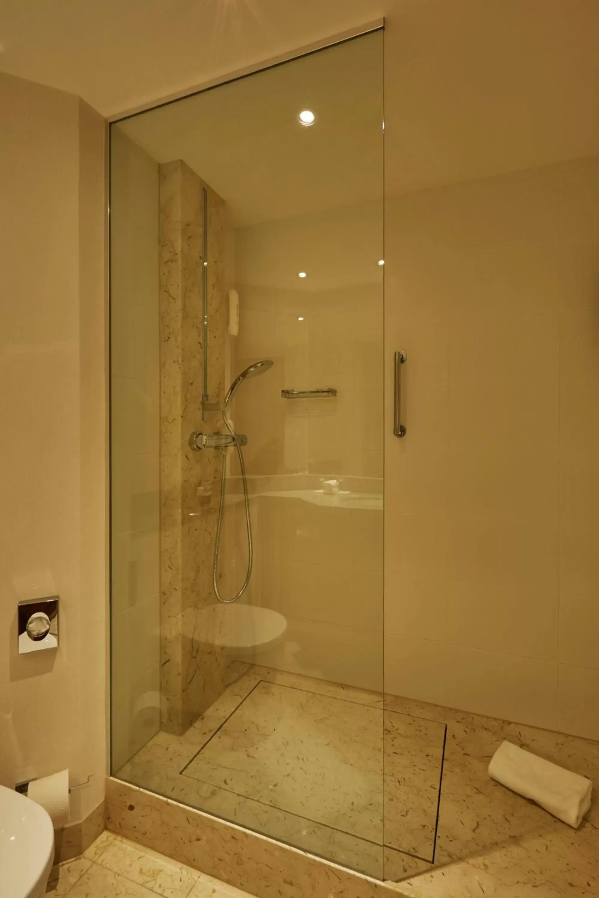 Family Room in H4 Hotel Hannover Messe, Trademark Collection by Wyndham Family Room in H4 Hotel Hannover Messe, Trademark Collection by Wyndham