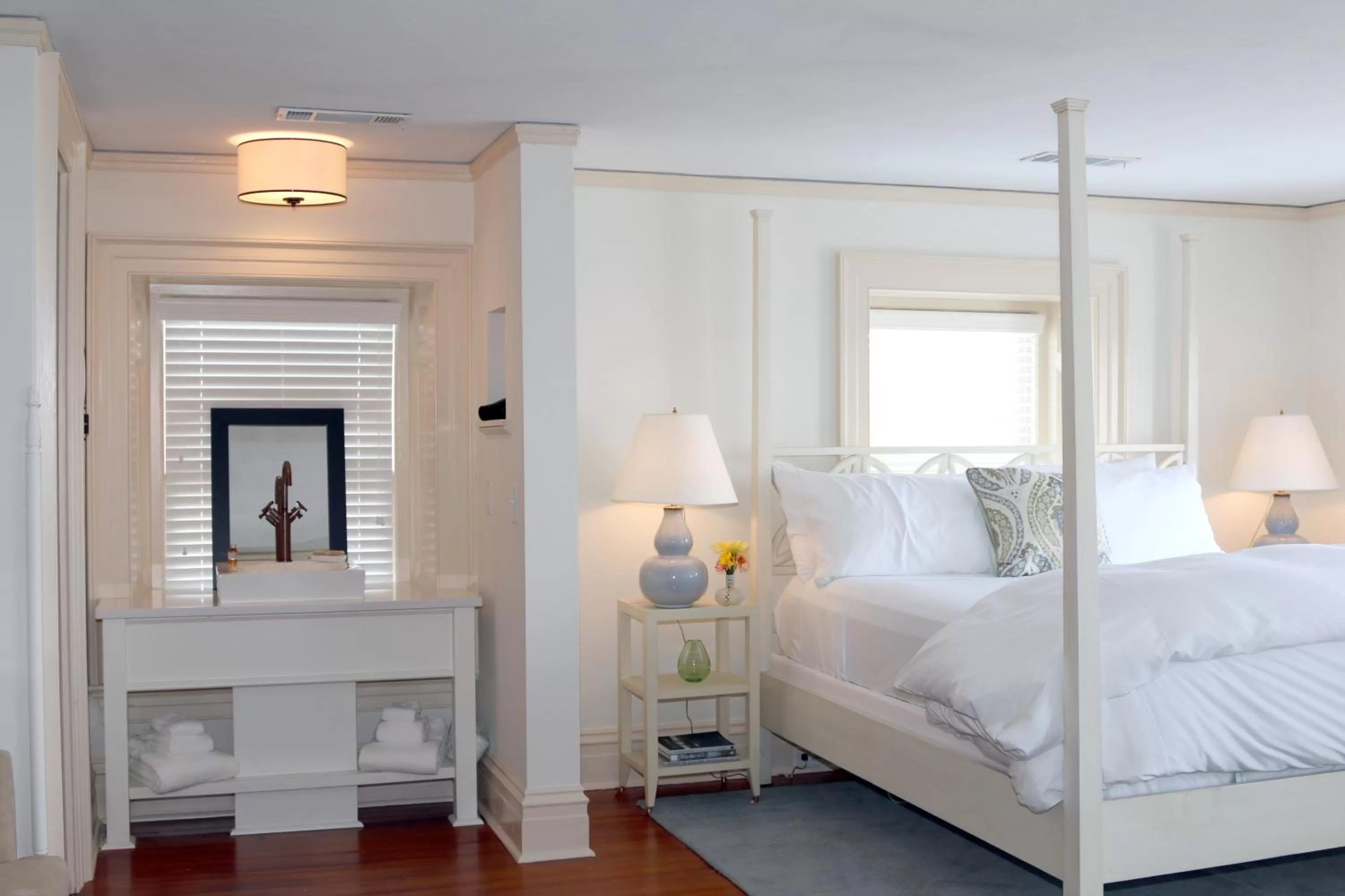 Bathroom, Bed in Anchorage 1770