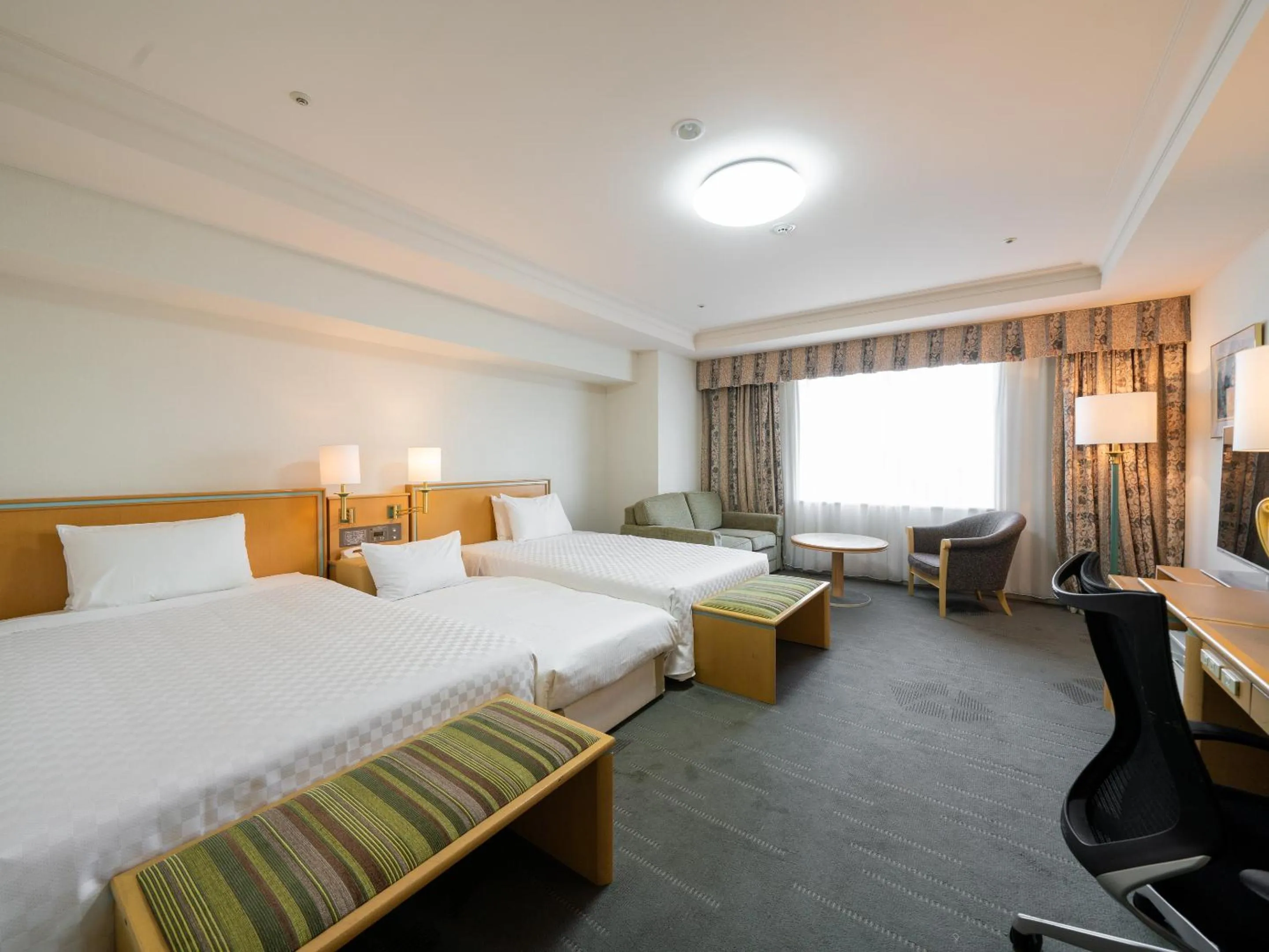 Photo of the whole room, Bed in Keio Plaza Hotel Hachioji