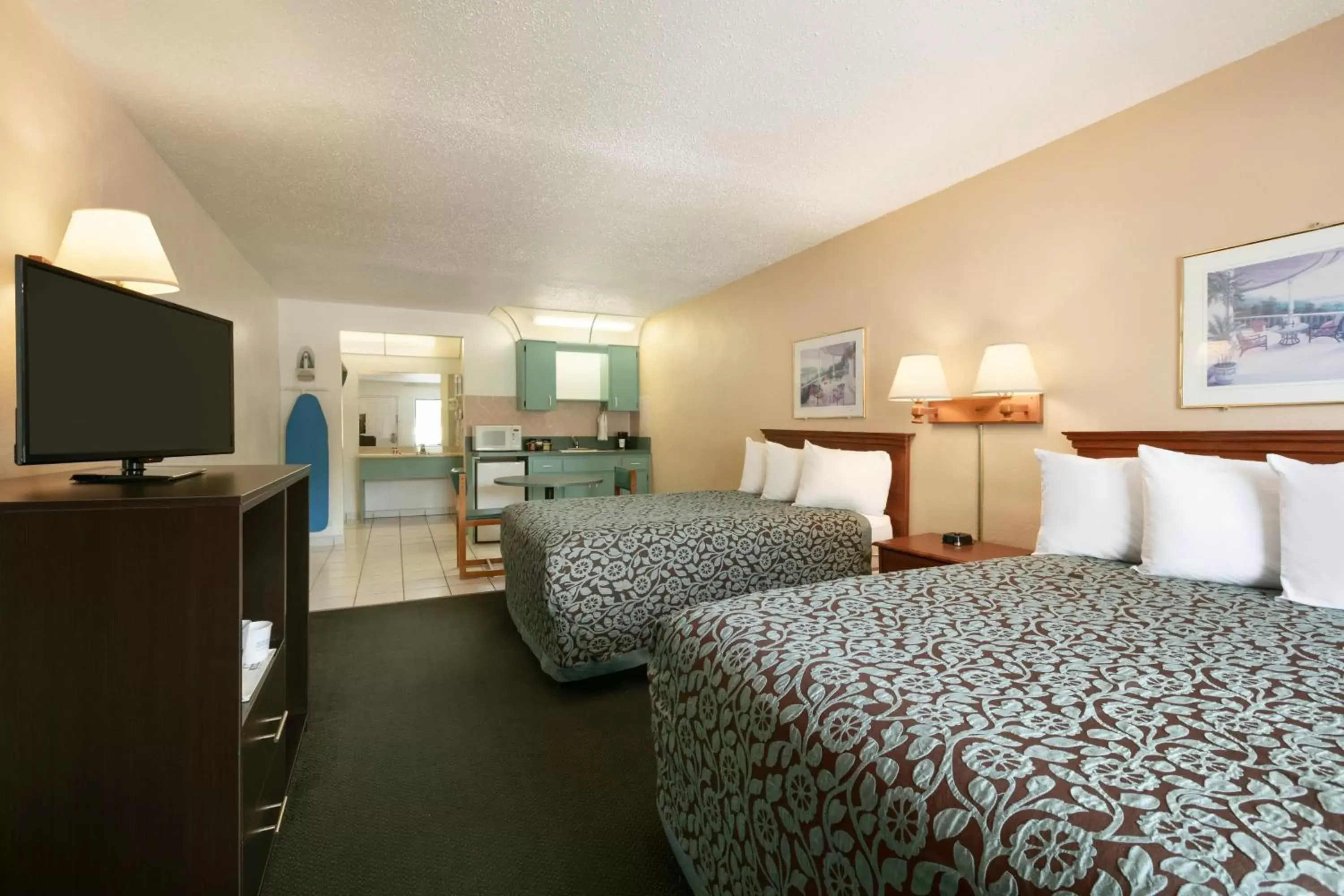 Deluxe Double Room - Mobility Access/Non-Smoking in Days Inn by Wyndham Clearwater/Central Deluxe Double Room - Mobility Access/Non-Smoking in Days Inn by Wyndham Clearwater/Central