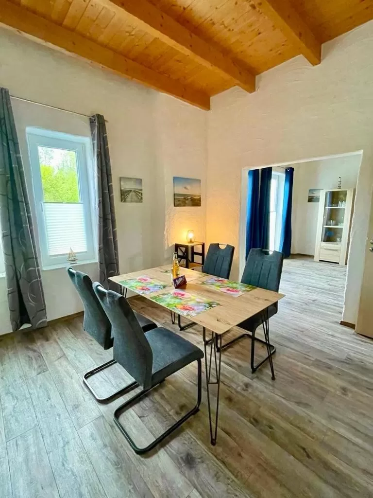 Living room, Dining Area in Villa Moorstern