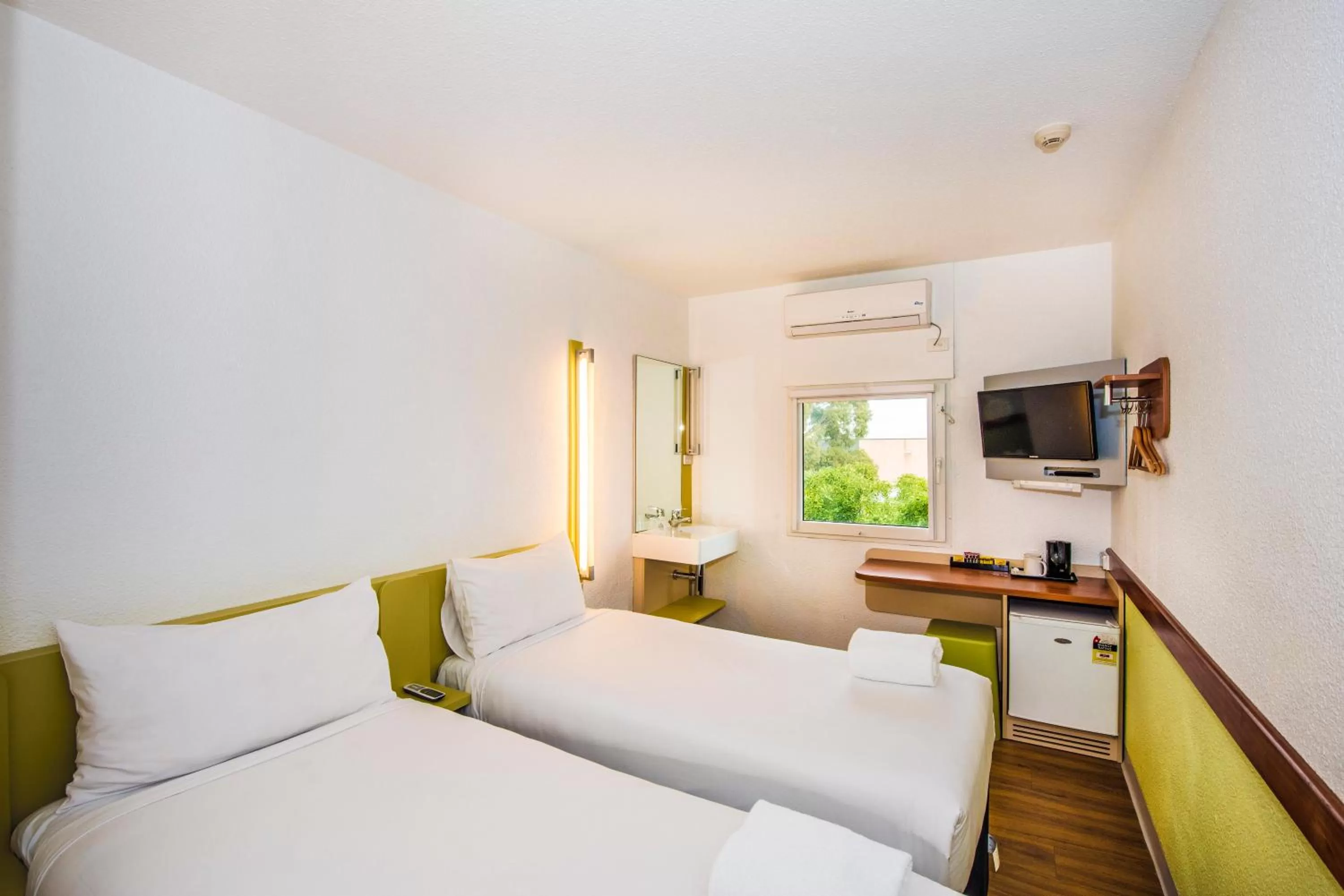 Photo of the whole room, Bed in ibis Budget - St Peters