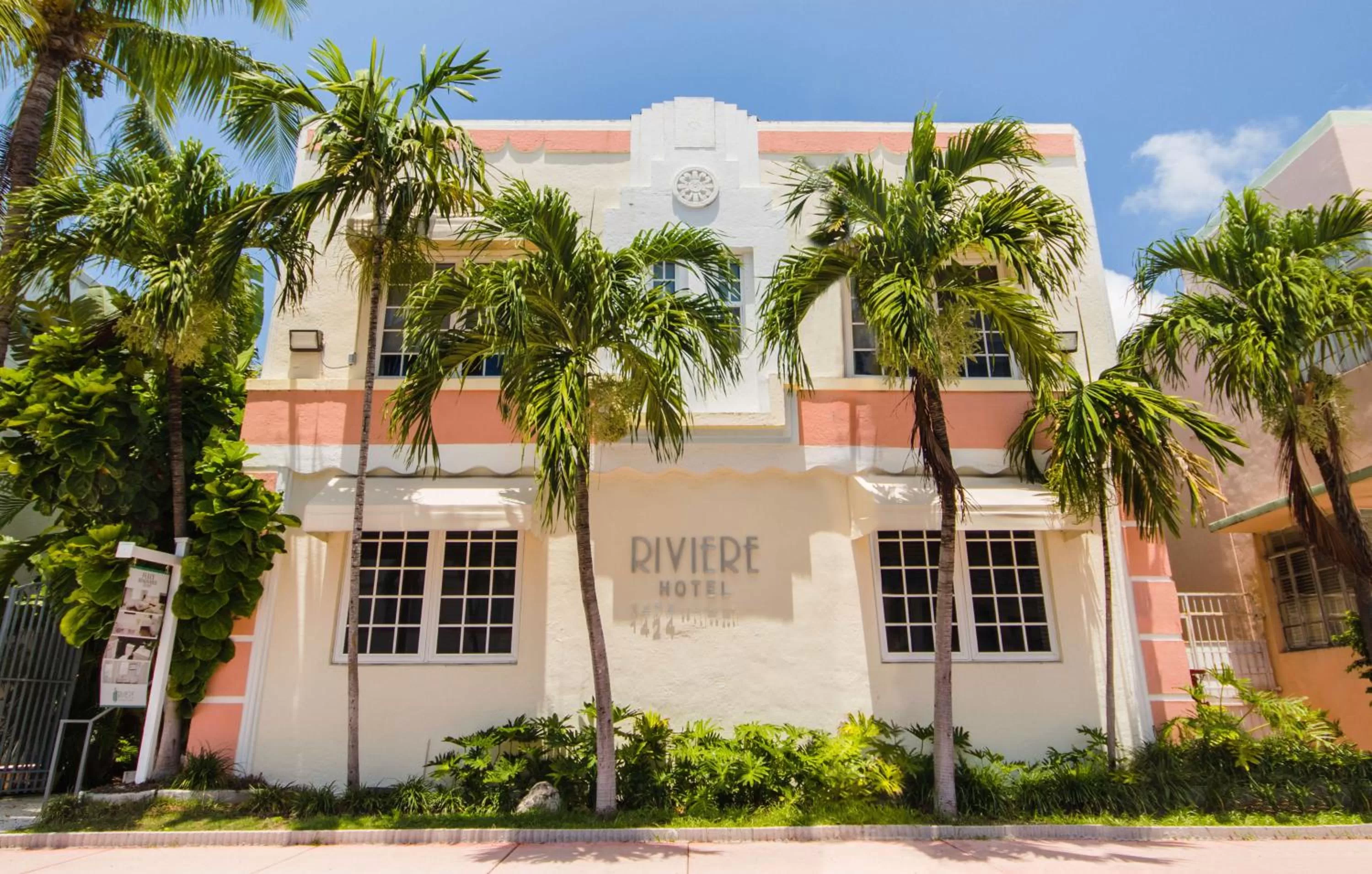 Facade/entrance in Riviere South Beach Hotel