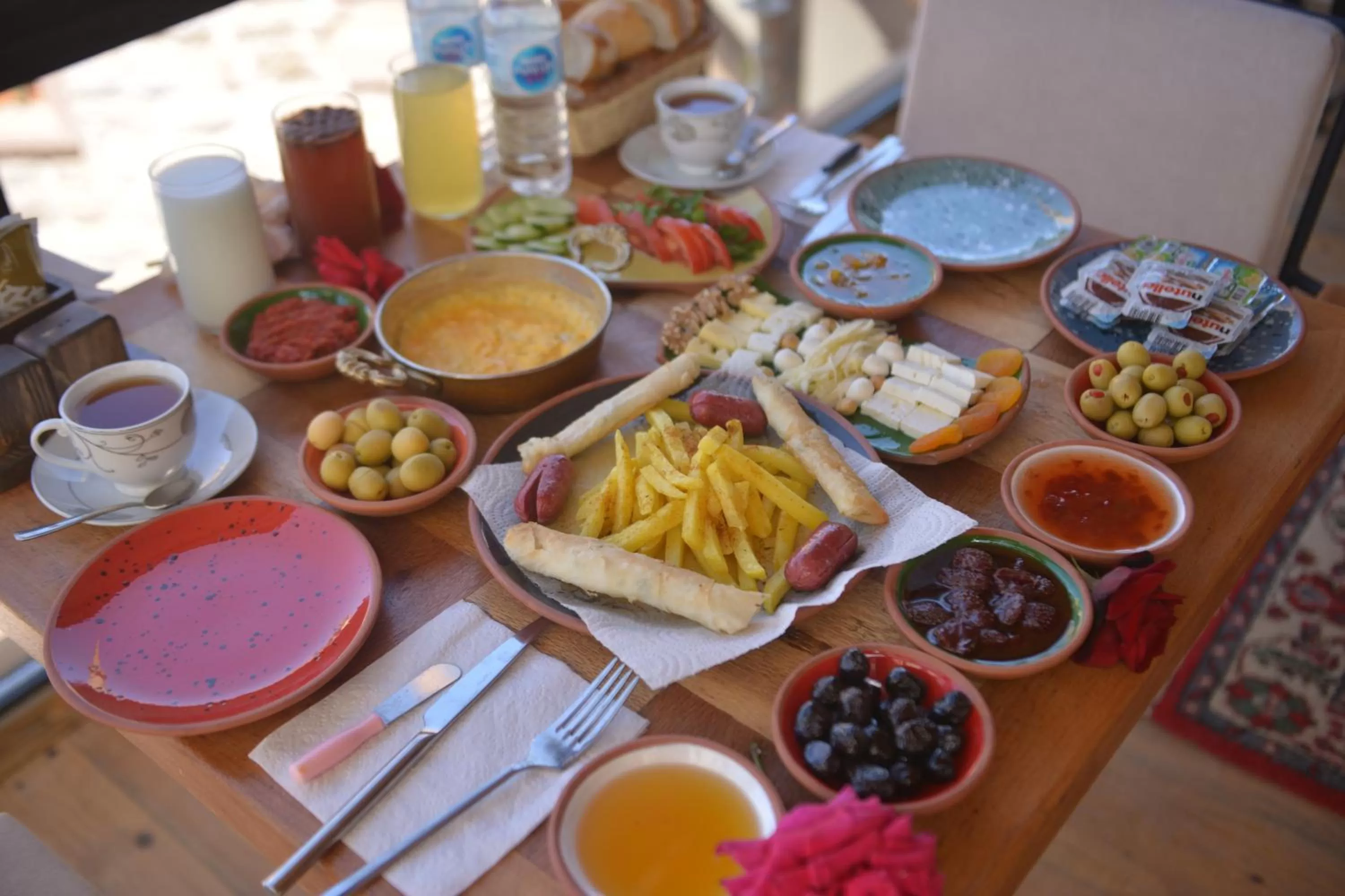 Restaurant/places to eat in Atax Cave Hotel