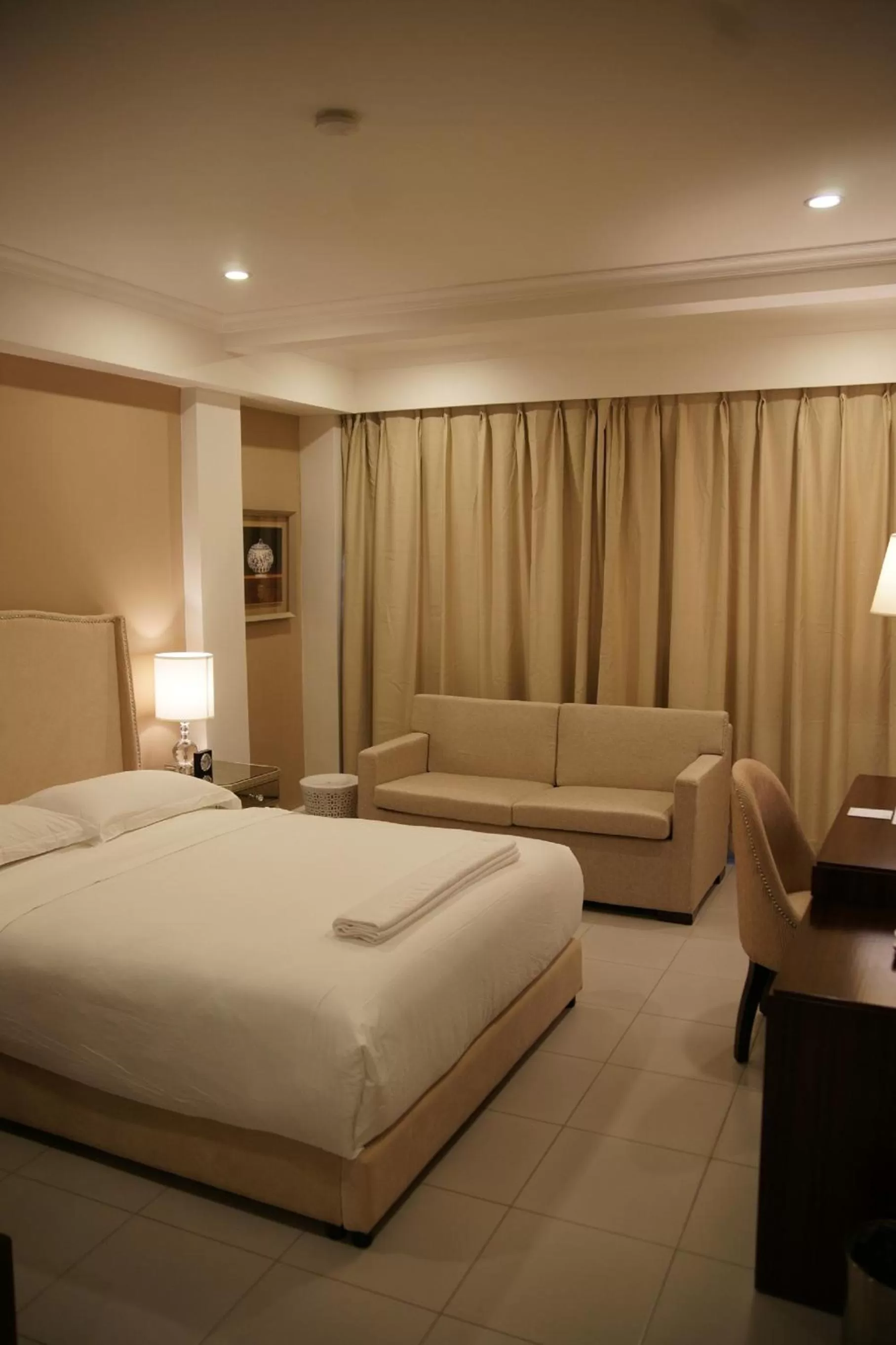 Bedroom, Bed in Hotel Morobe