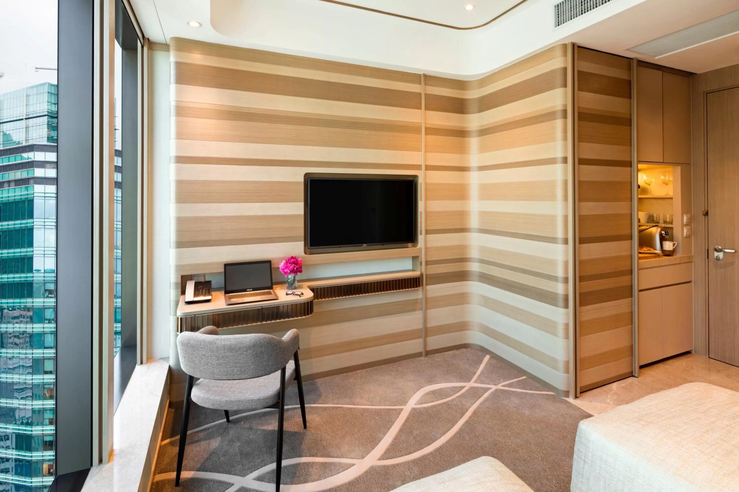 Bedroom in Burlington Hotel