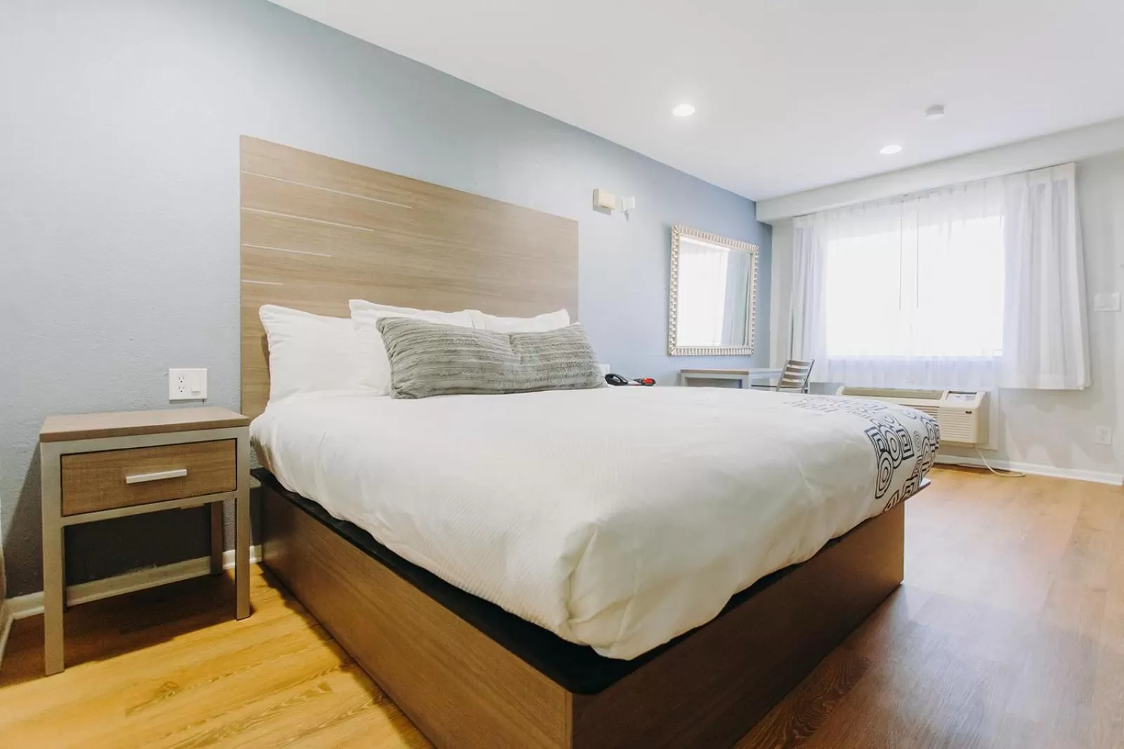 Bedroom, Bed in Scottish Inn & Suites - Kemah Boardwalk