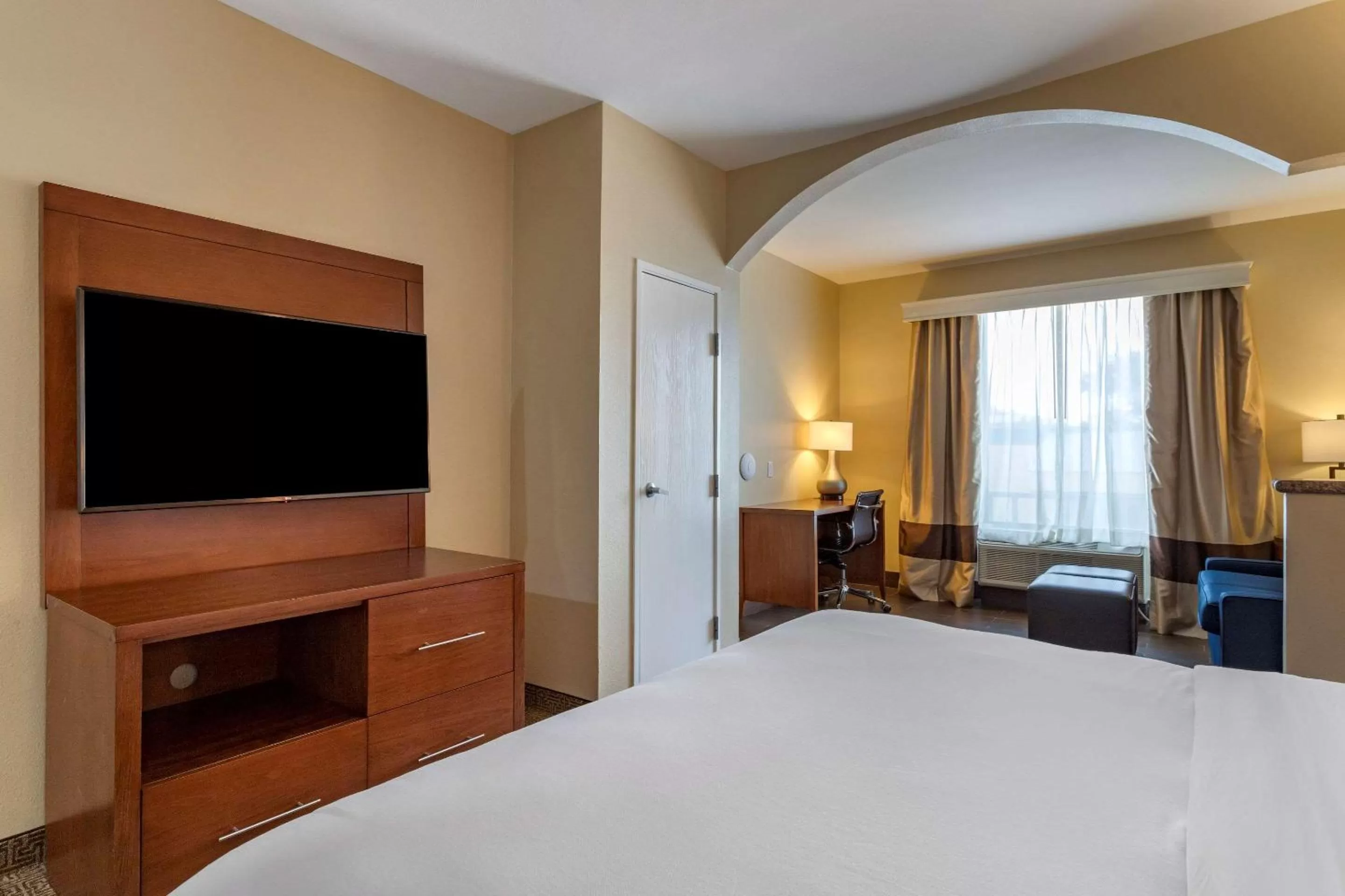 Bedroom, Bed in Comfort Suites Houston near Medical Center- NRG Stadium
