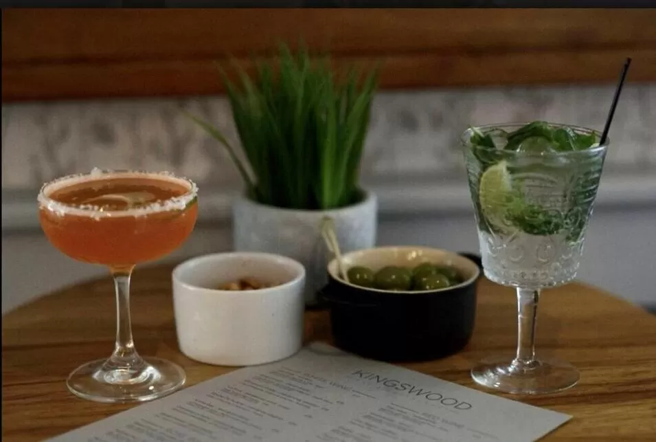 Lounge or bar, Drinks in The Kingswood