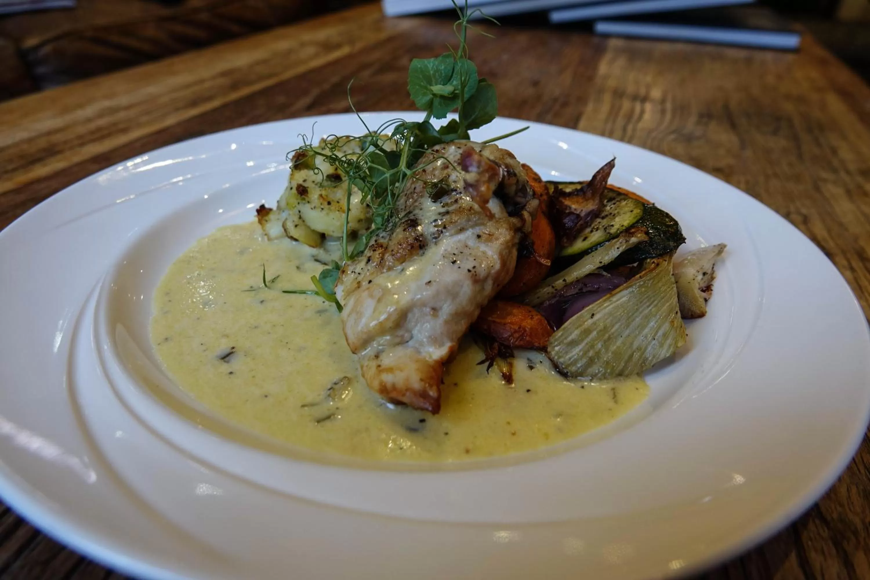 Restaurant/places to eat in Hedley House Hotel & Apartments