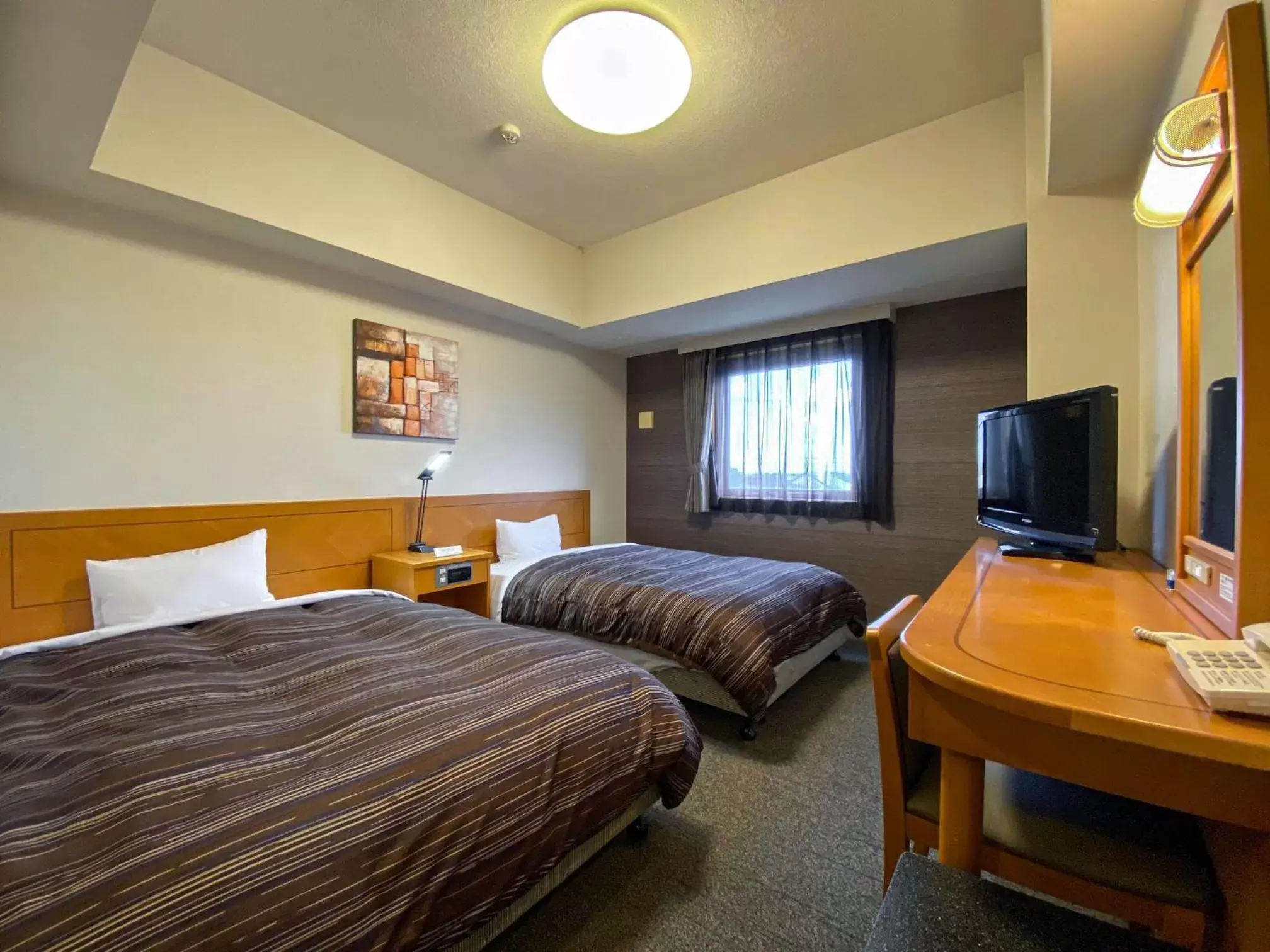 Twin Room - single occupancy - Smoking in Hotel Route-Inn Tsubamesanjo Ekimae Twin Room - single occupancy - Smoking in Hotel Route-Inn Tsubamesanjo Ekimae